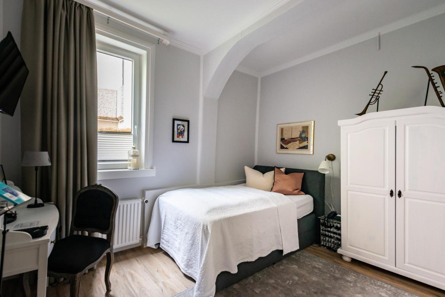 Single Room photo 2