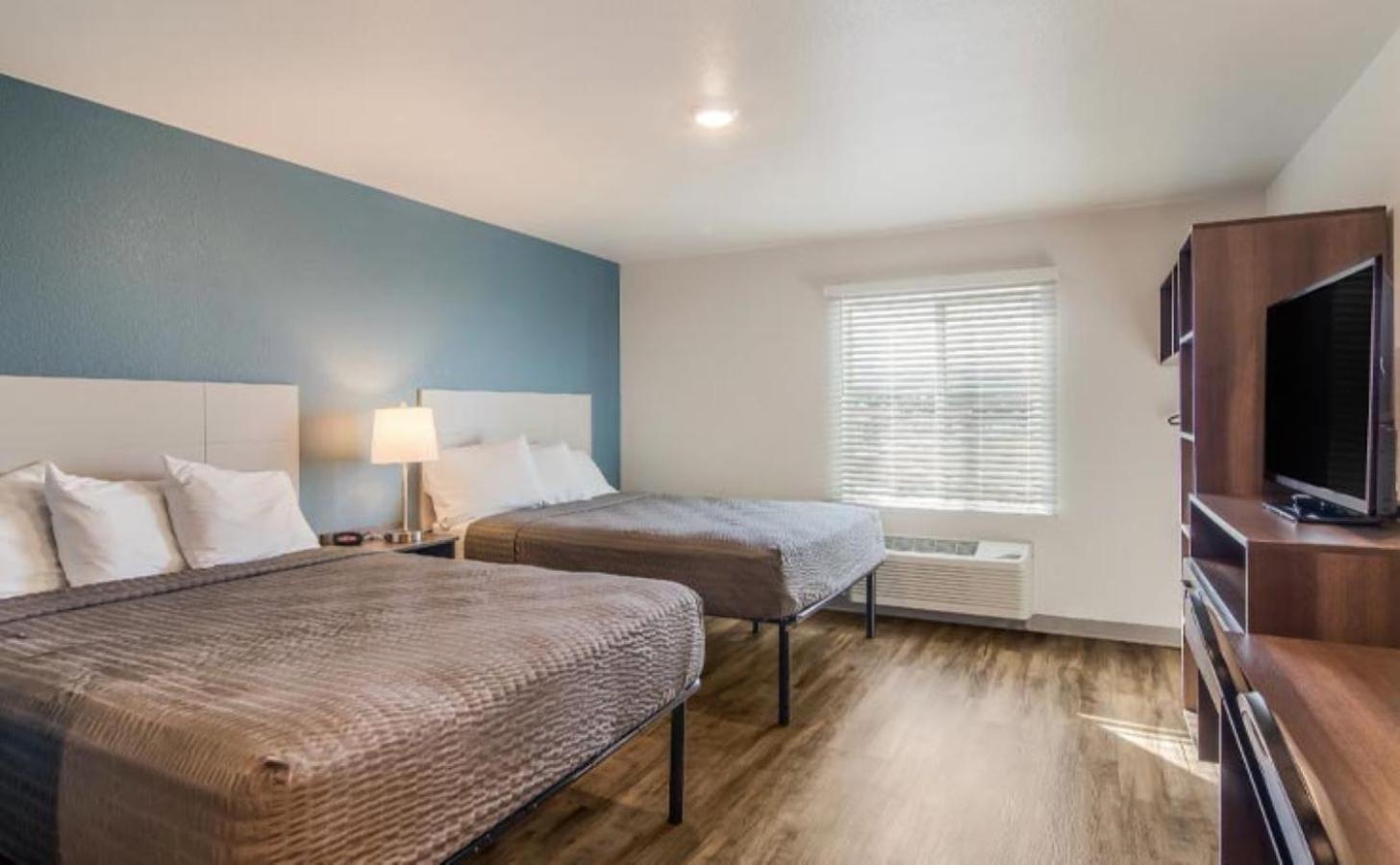 Queen Suite with Two Queen Beds - Non Smoking photo 1