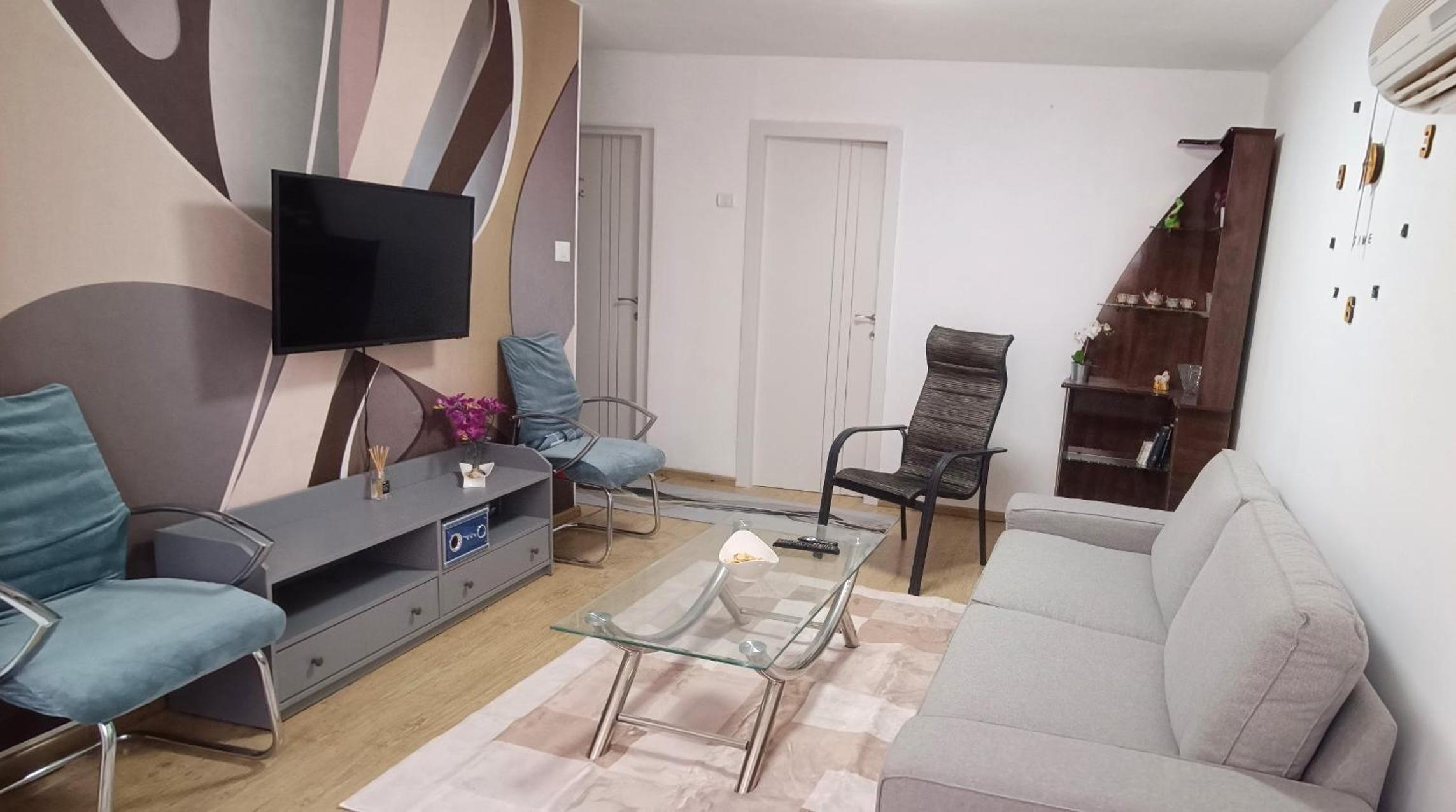 One-Bedroom Apartment photo 2