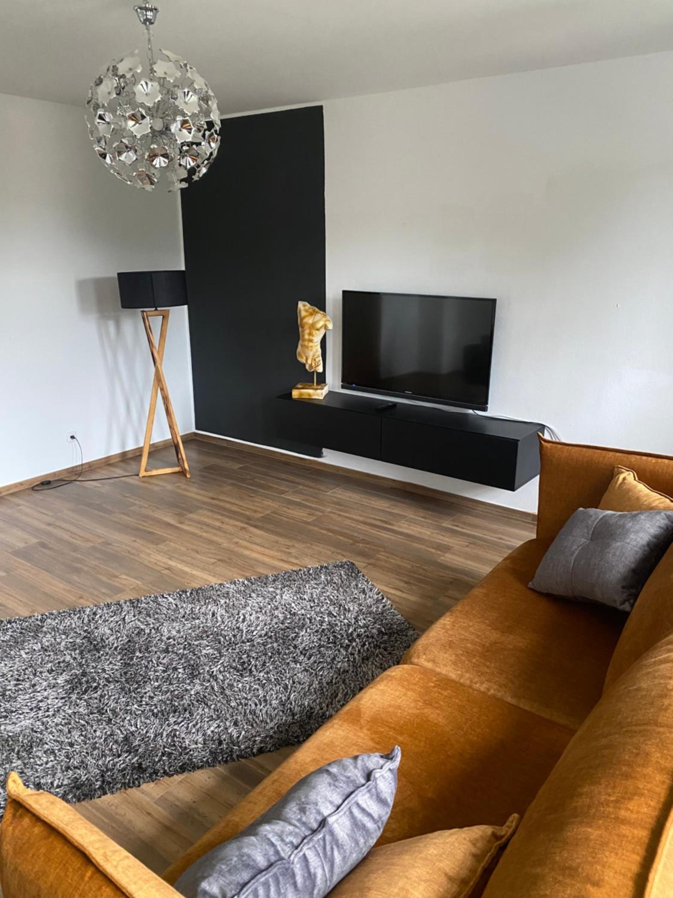 One-Bedroom Apartment - Photo 9