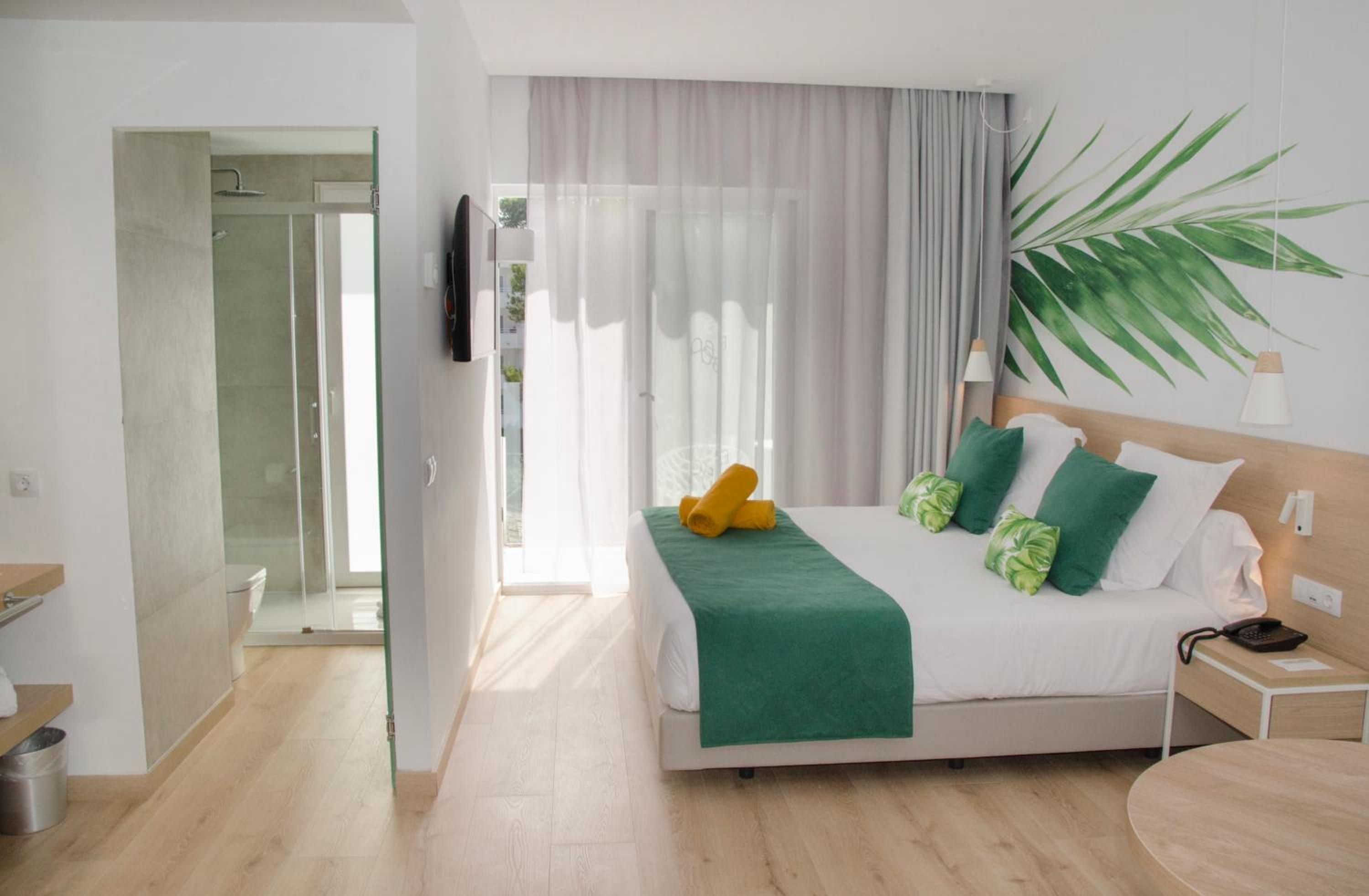 Superior Double or Twin Room with Pool View - Photo 1