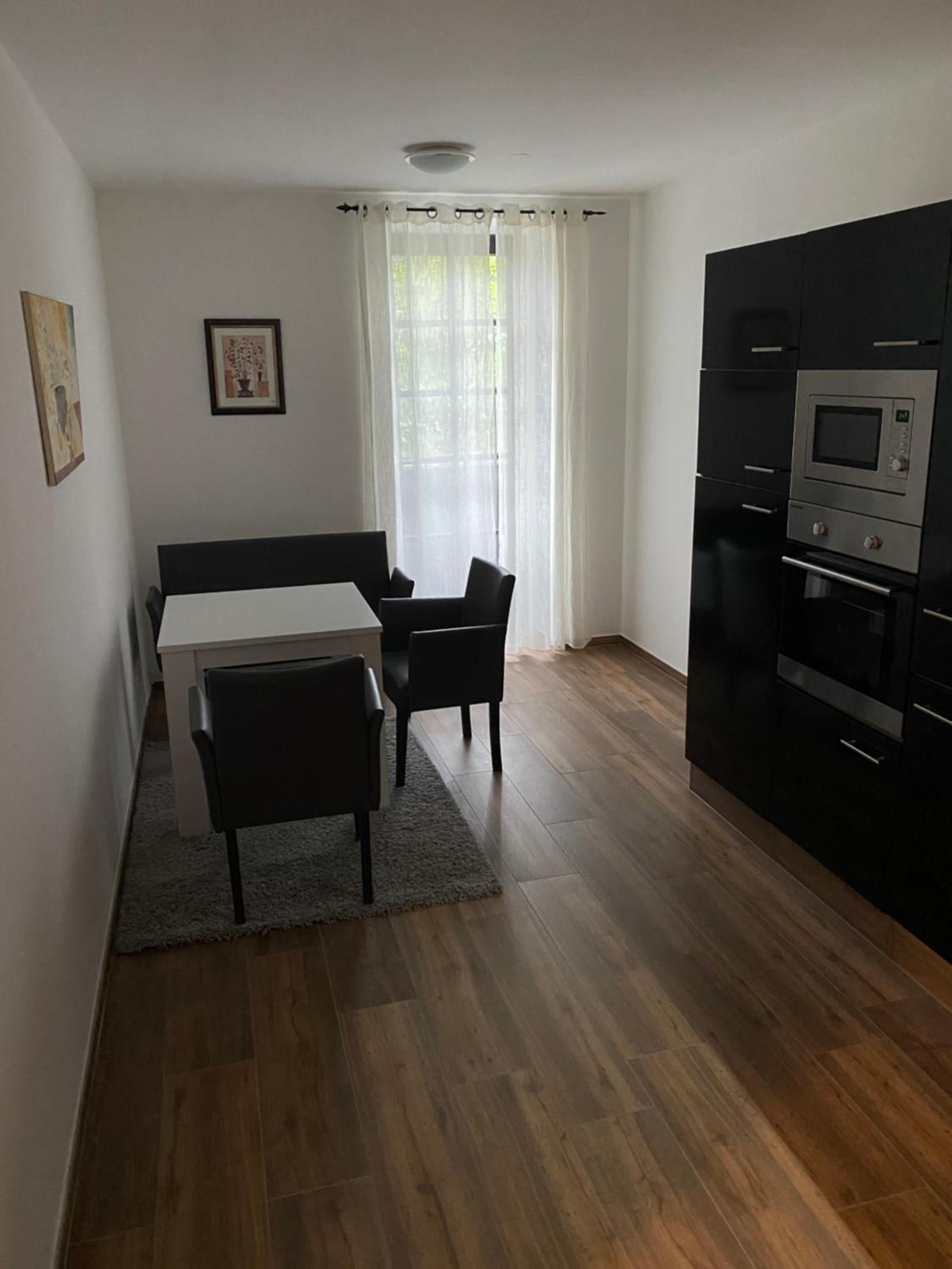 One-Bedroom Apartment - Photo 6