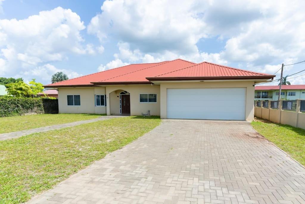 Four-Bedroom House photo 1