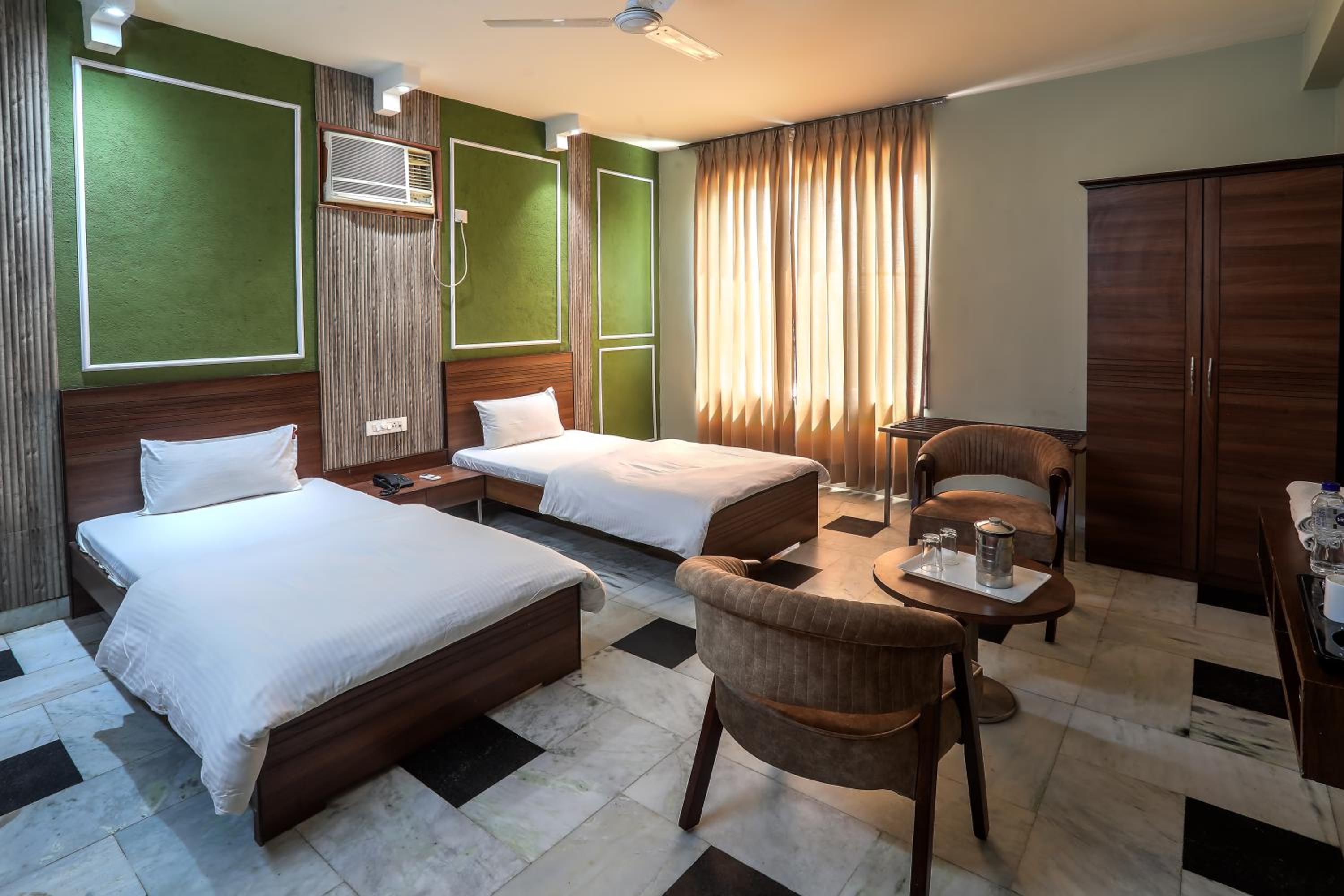 Twin Room - Photo 7