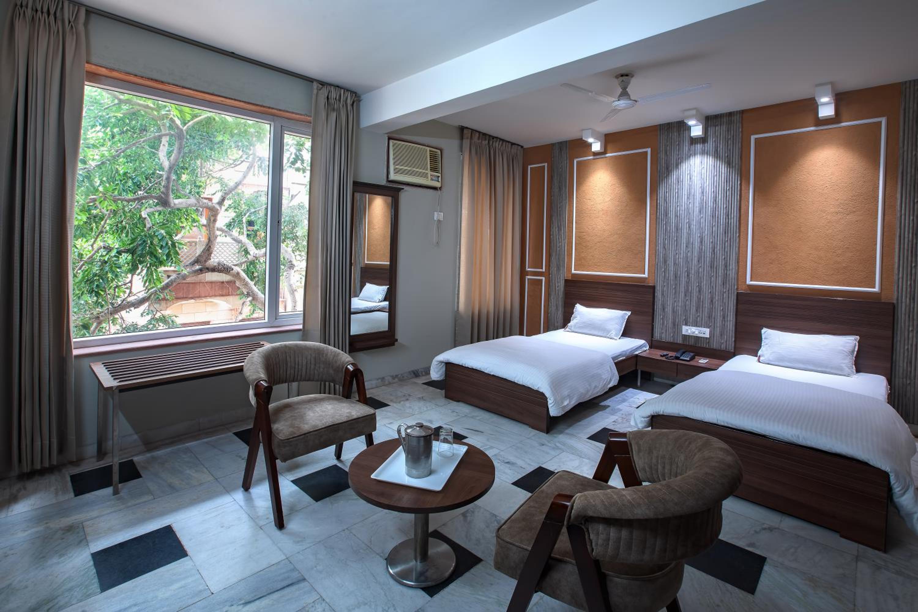 Twin Room - Photo 2