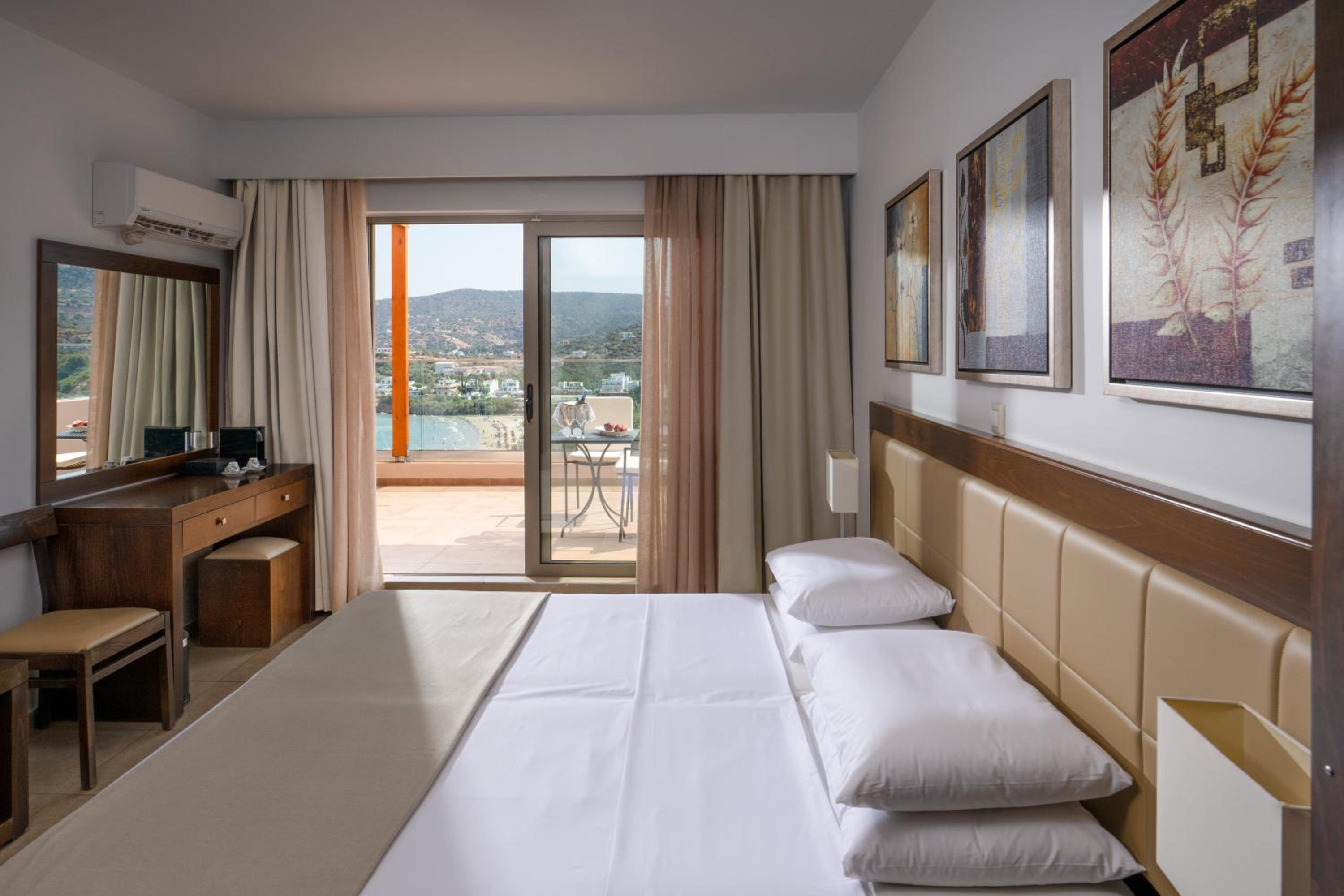 Suite with Sea View thumbnail 6