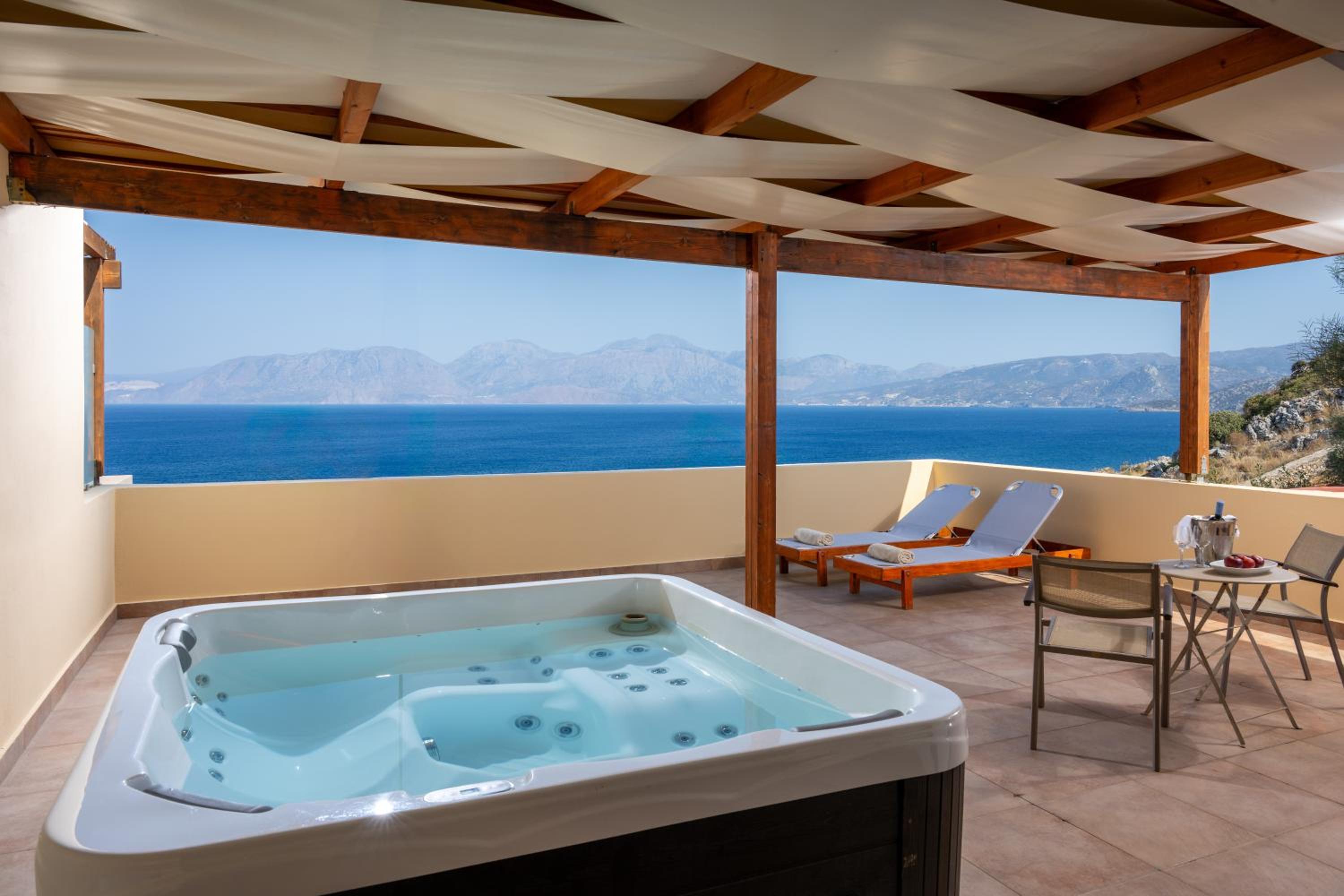 Suite with Sea View & Outdoor Jacuzzi