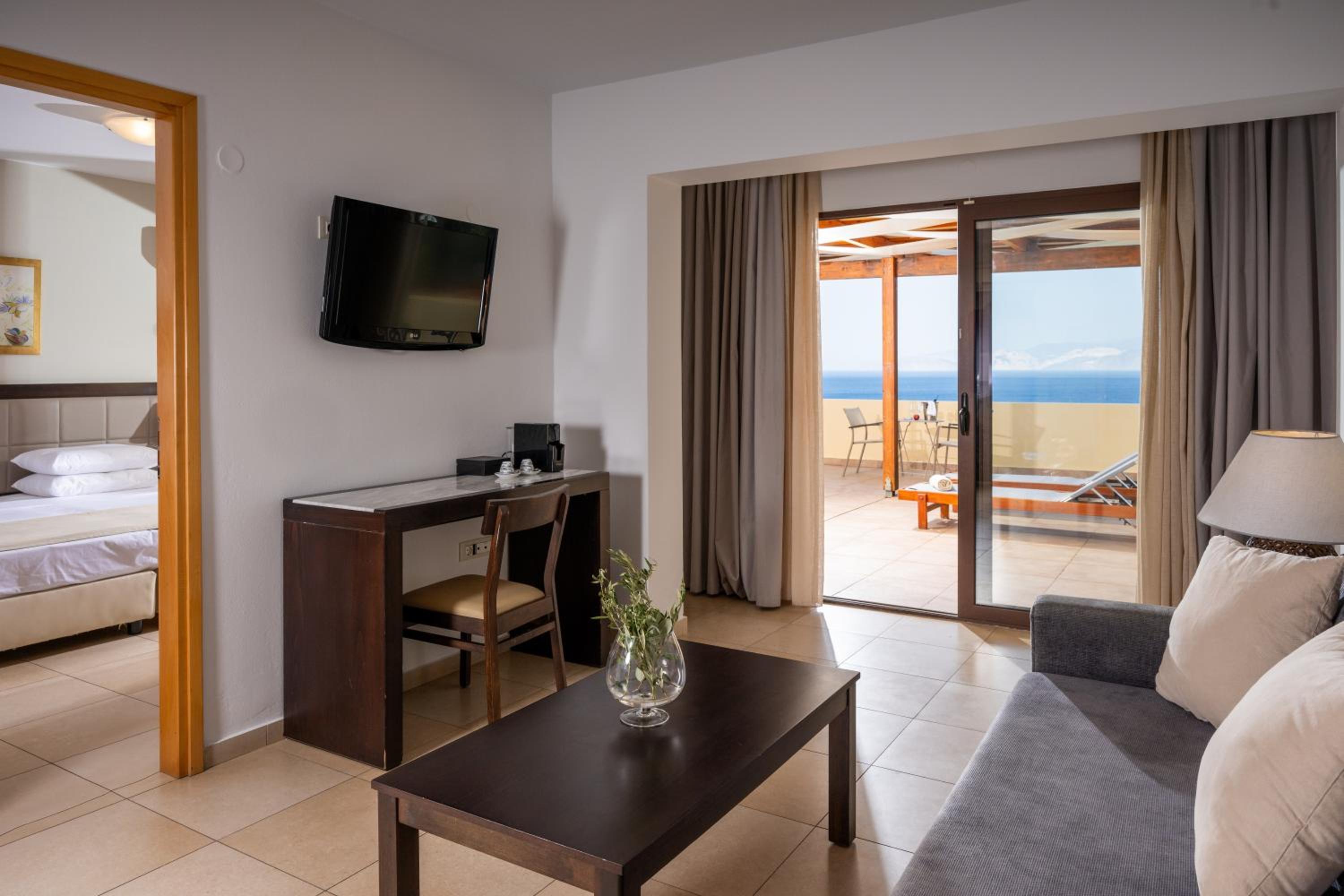 Suite with Sea View & Outdoor Jacuzzi