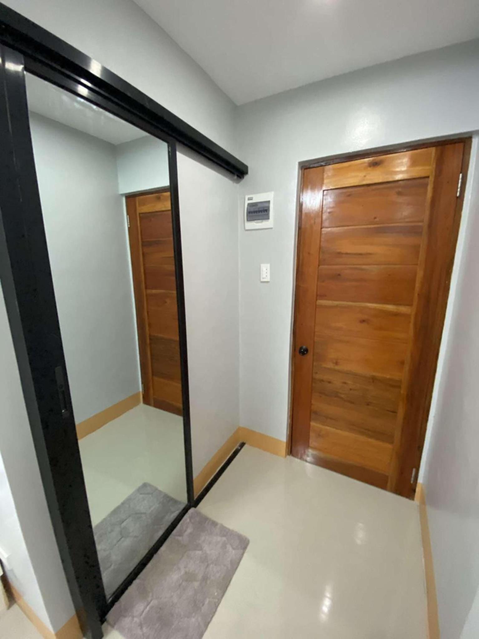 One-Bedroom Apartment with Balcony and City View photo 3