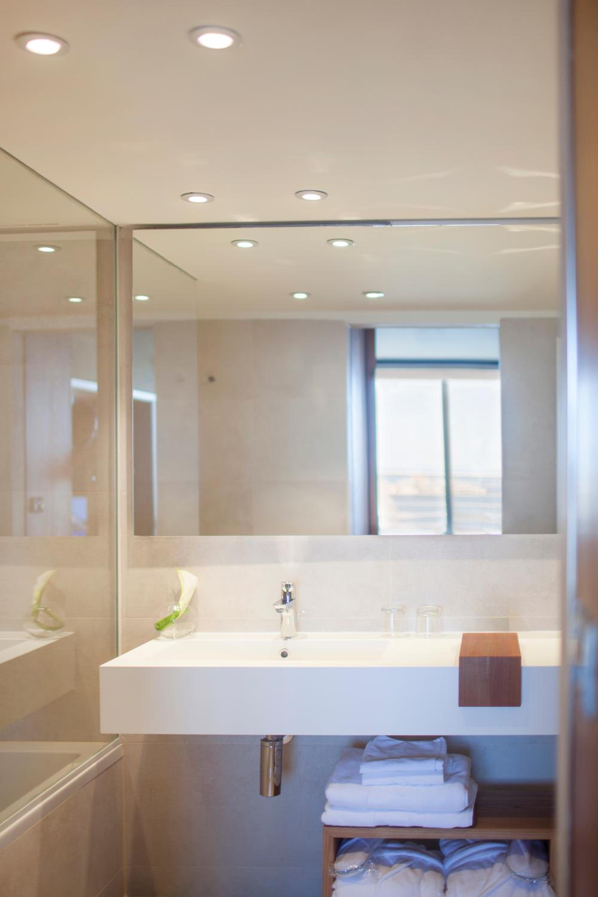 Junior Suite with Sea View and Balcony - Photo 10