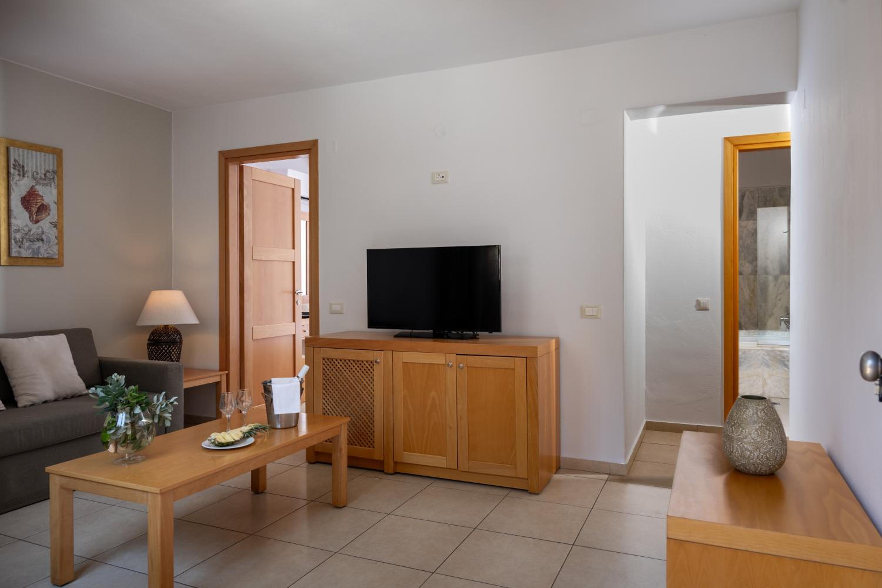 Suite Two Bedroom with Sea View & Private Pool - Photo 7