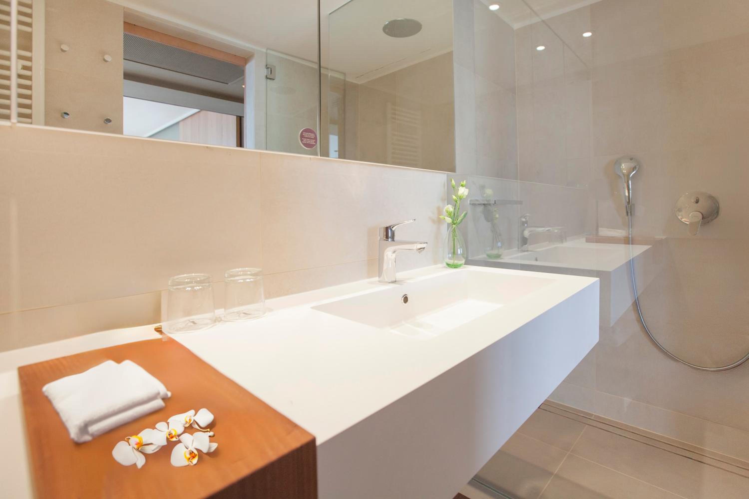 Deluxe Suite with Sea View