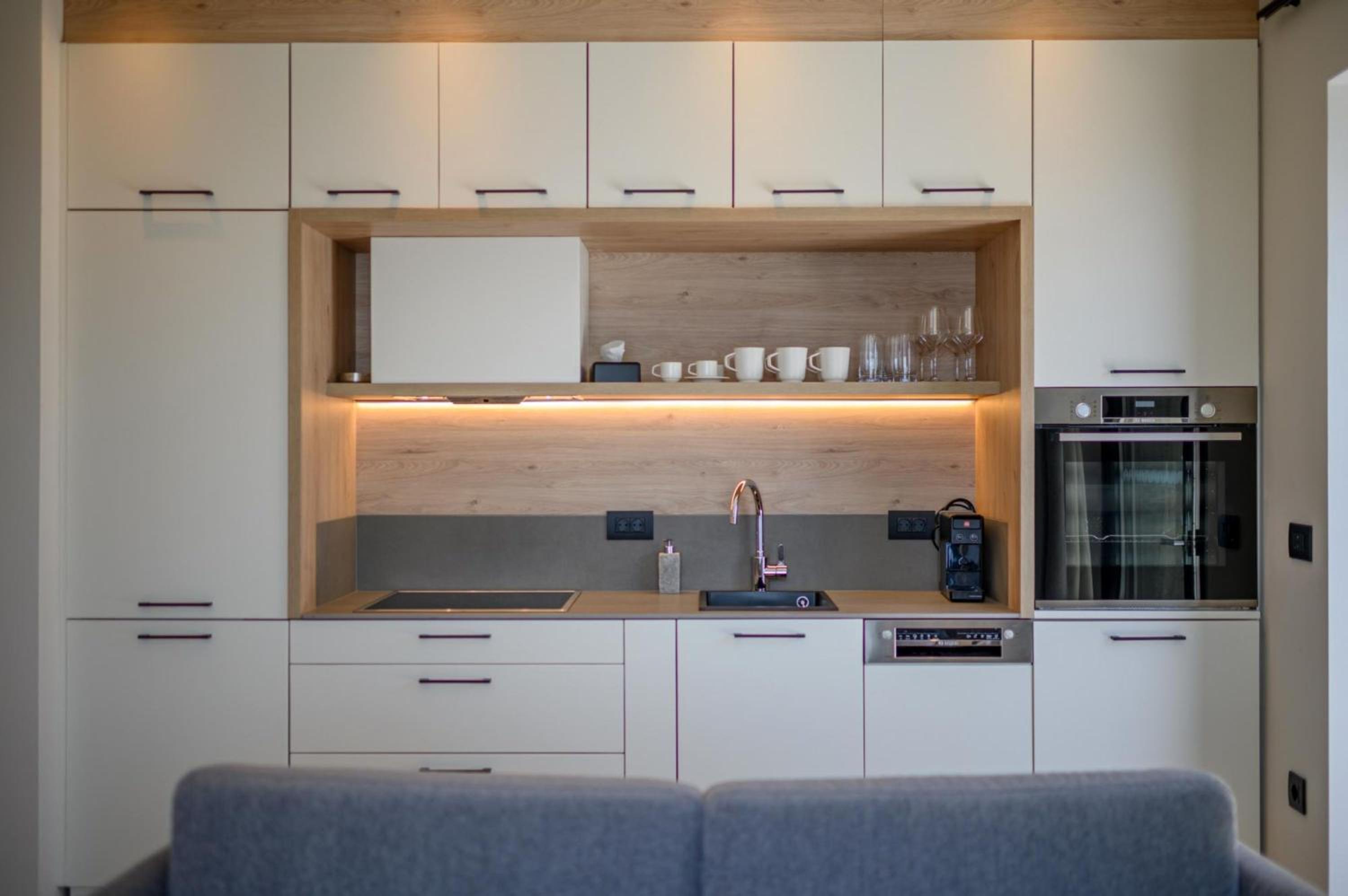 Executive Suite - Photo 18