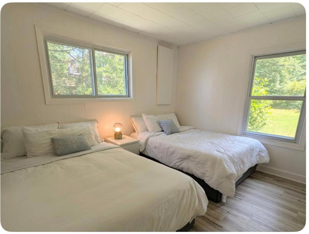 Three-Bedroom House photo 3