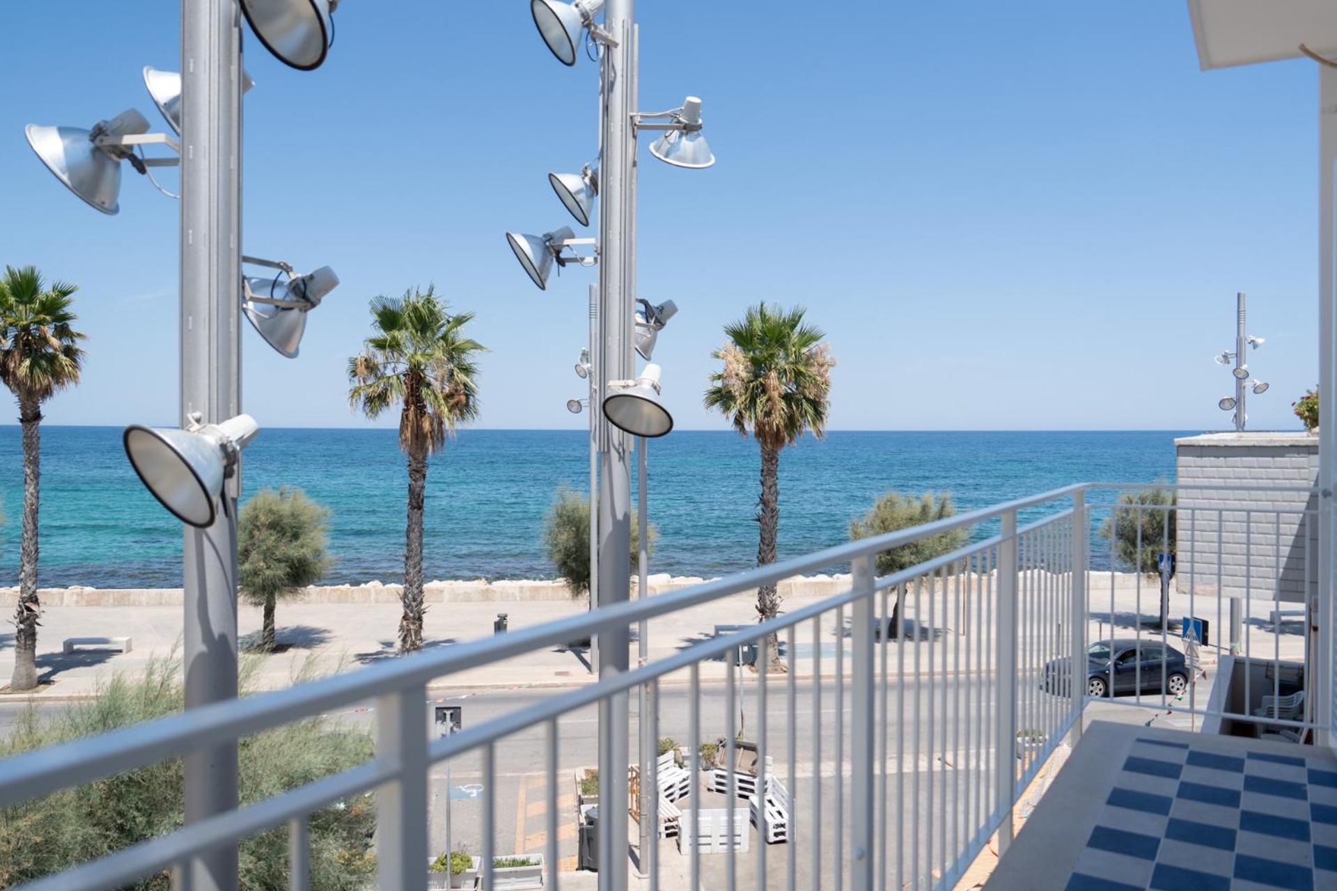 Double Room with Balcony and Sea View photo 3