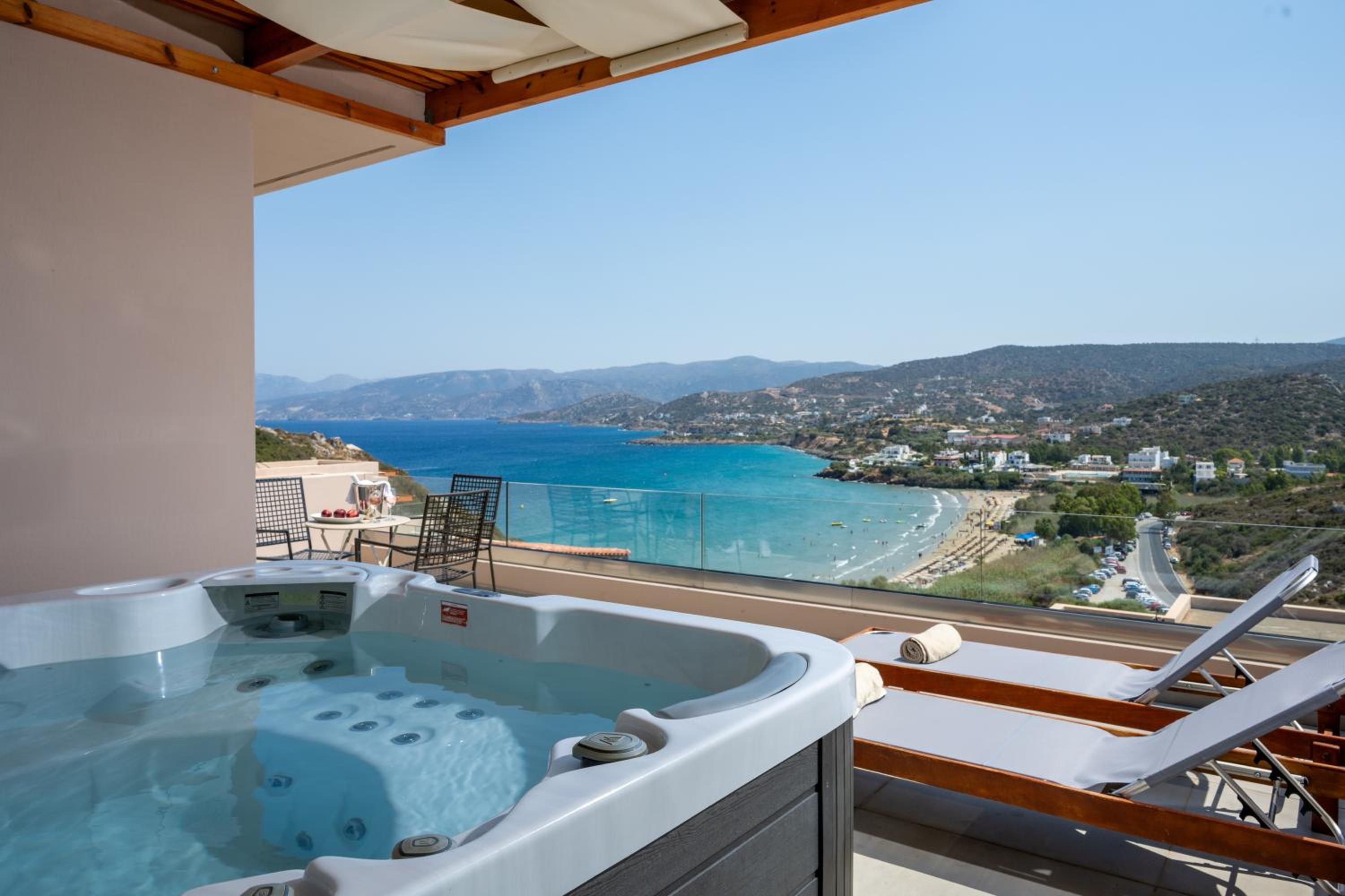 Suite with Side Sea View & Outdoor Jacuzzi thumbnail 6