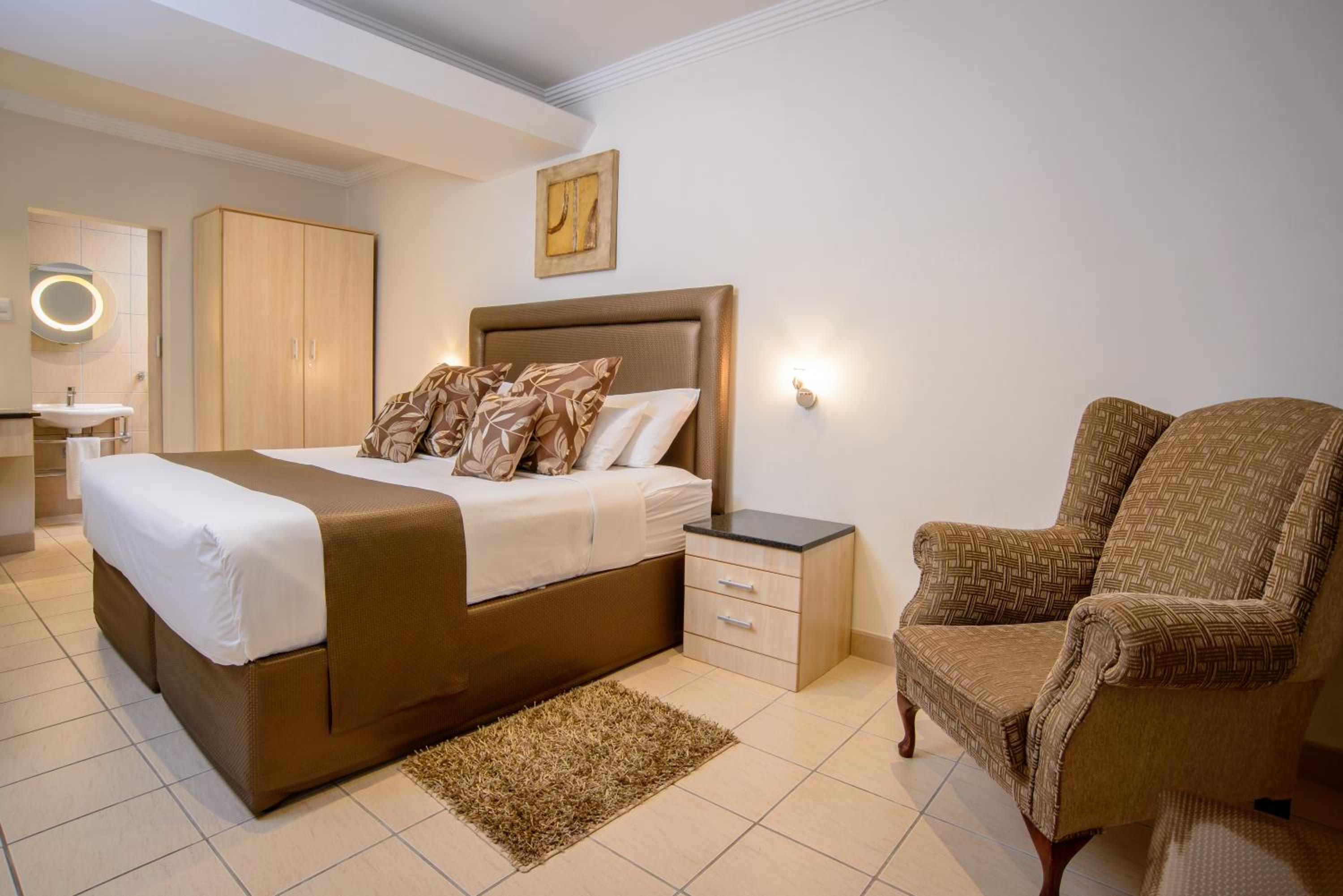 Deluxe King Room - Photo 1