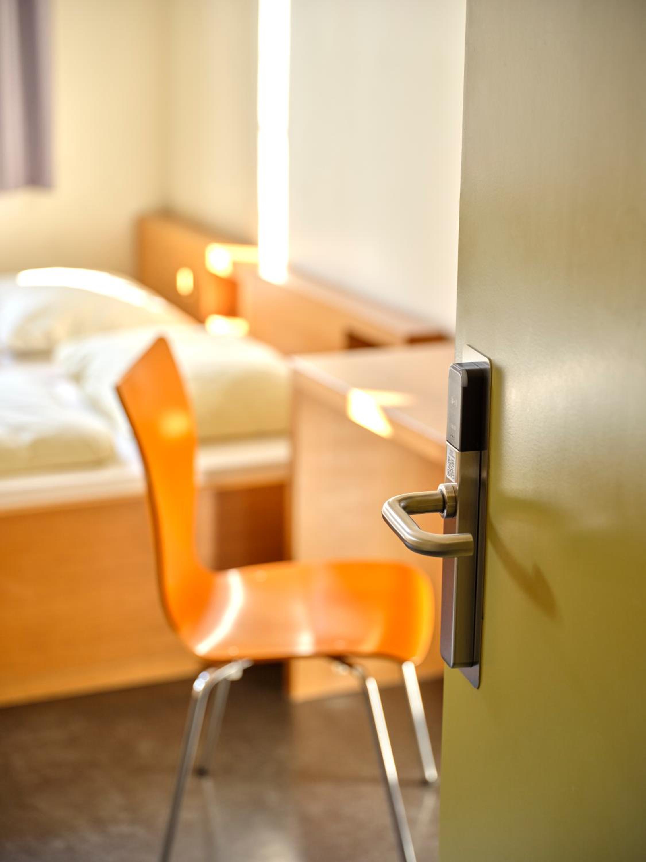 Twin Room - Photo 3