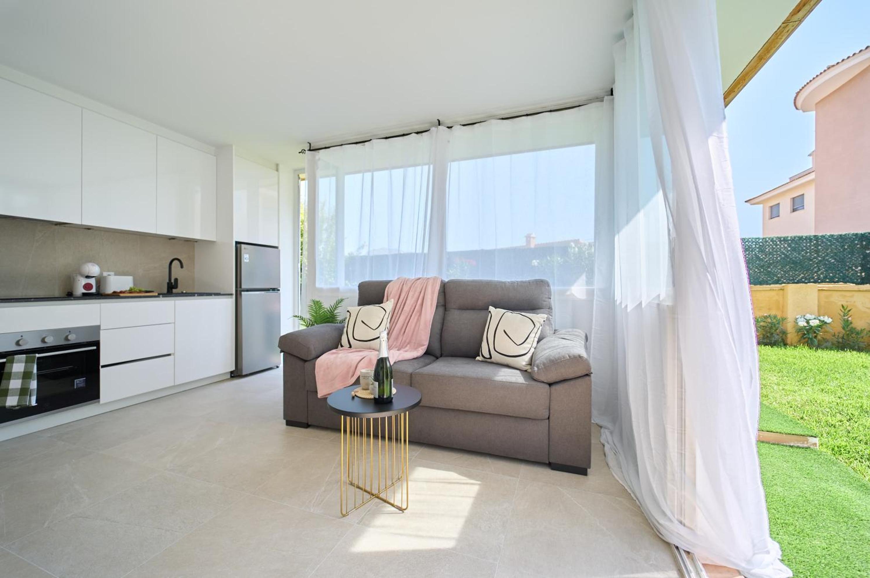 Apartamento de una habitación con jardín
