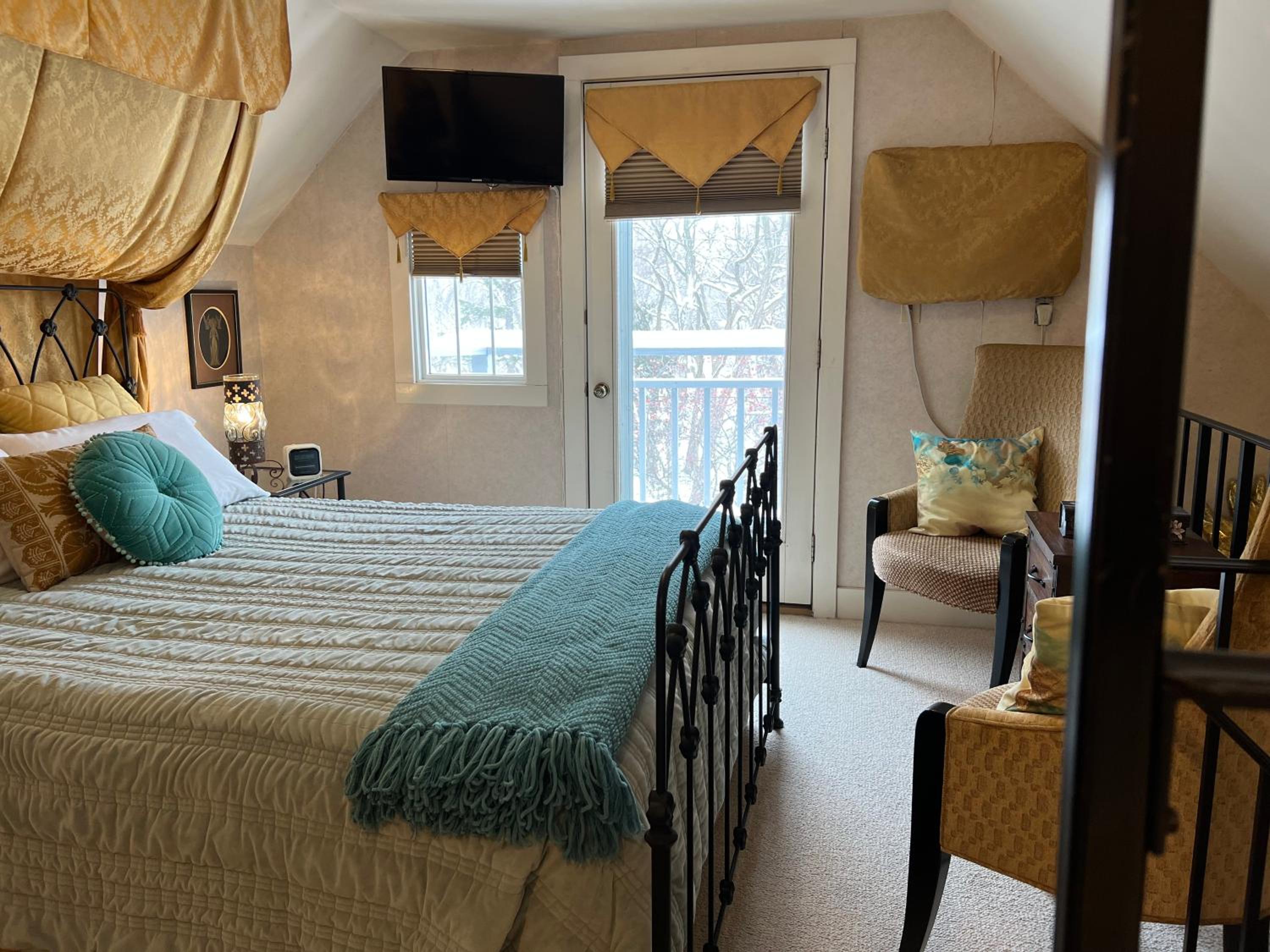 Deluxe Double Room with Bath photo 2
