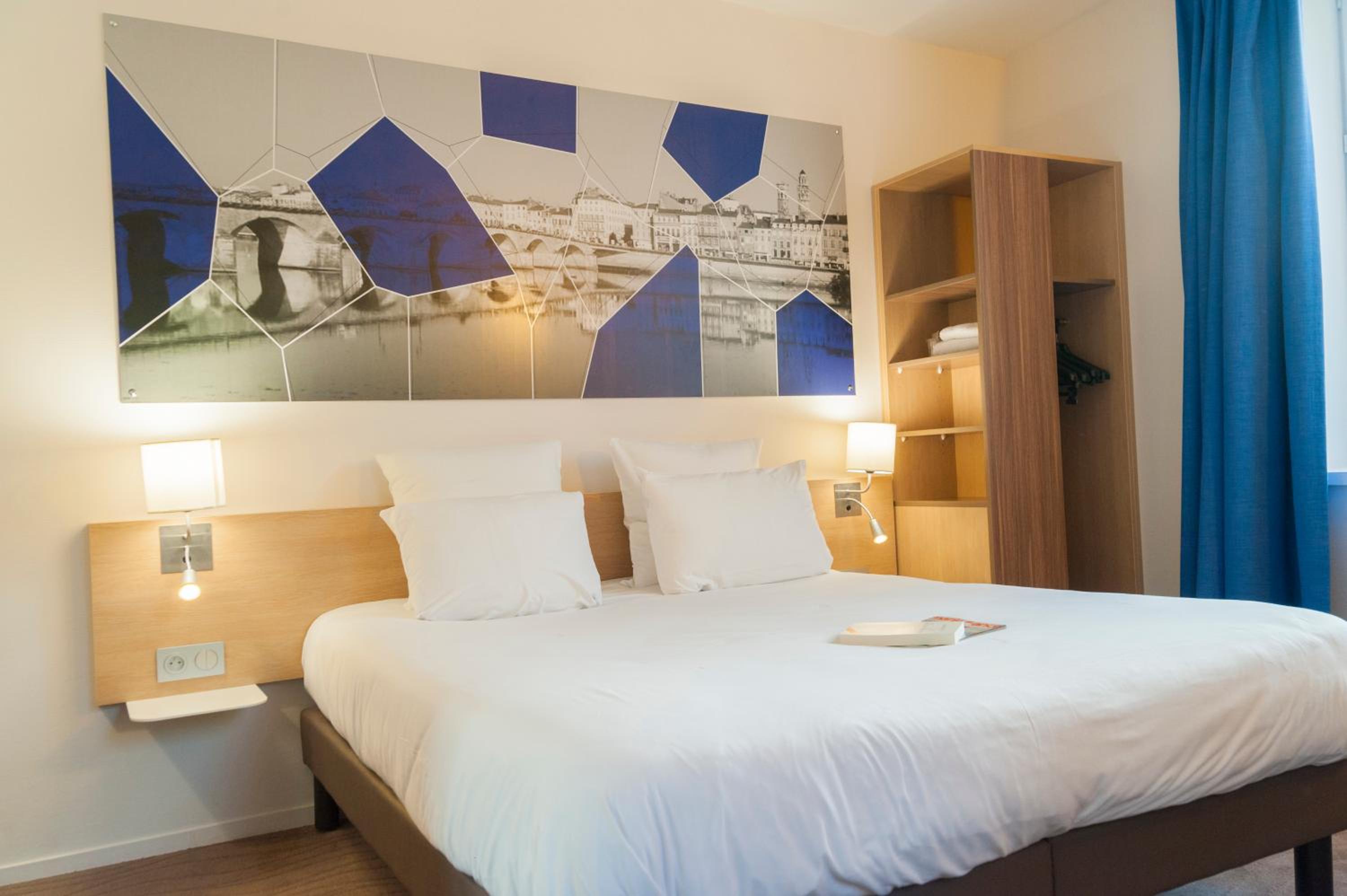 Standard Room with Double Bed - Photo 1