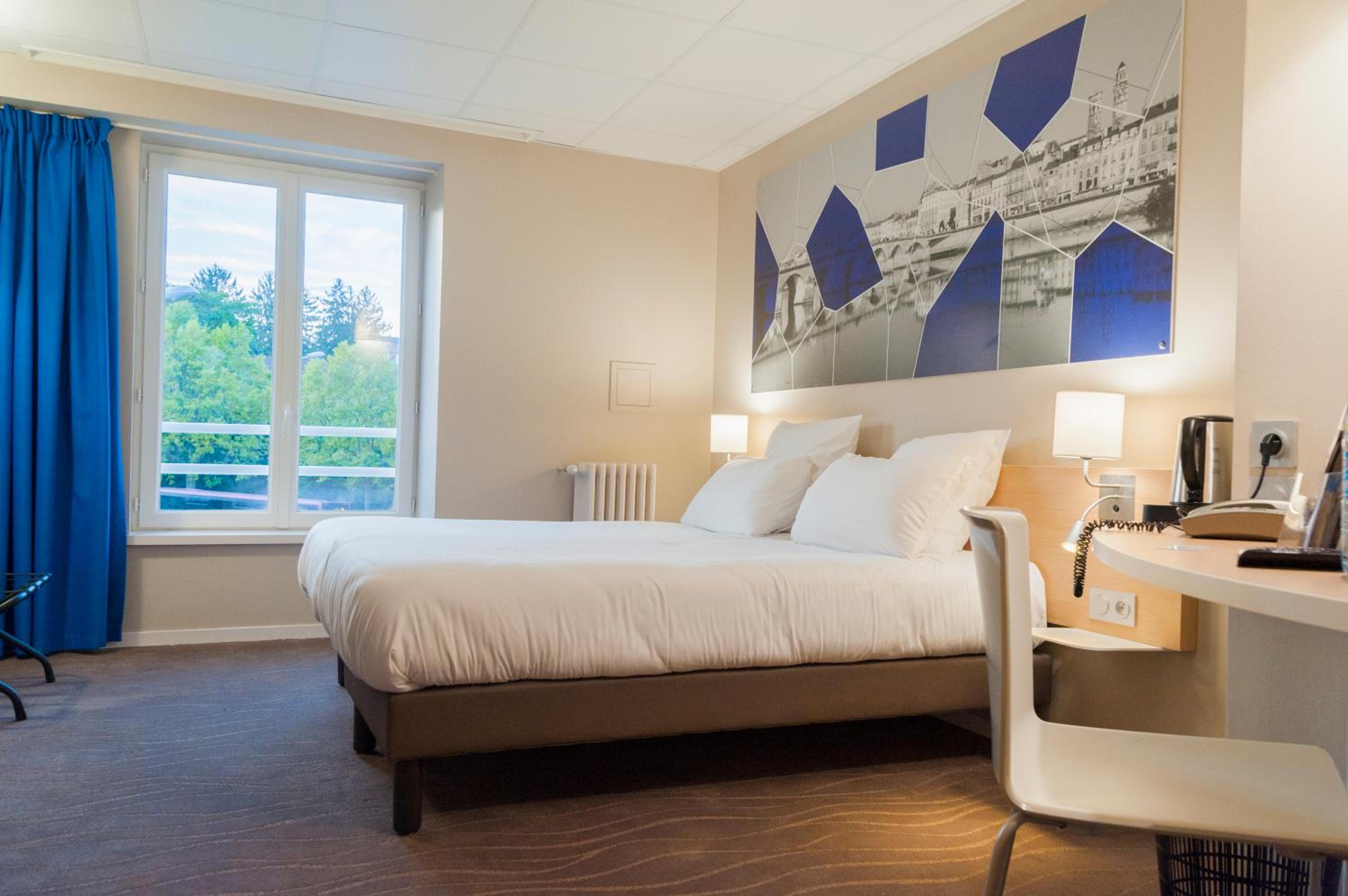 Comfort Room with One Double Bed - Photo 1