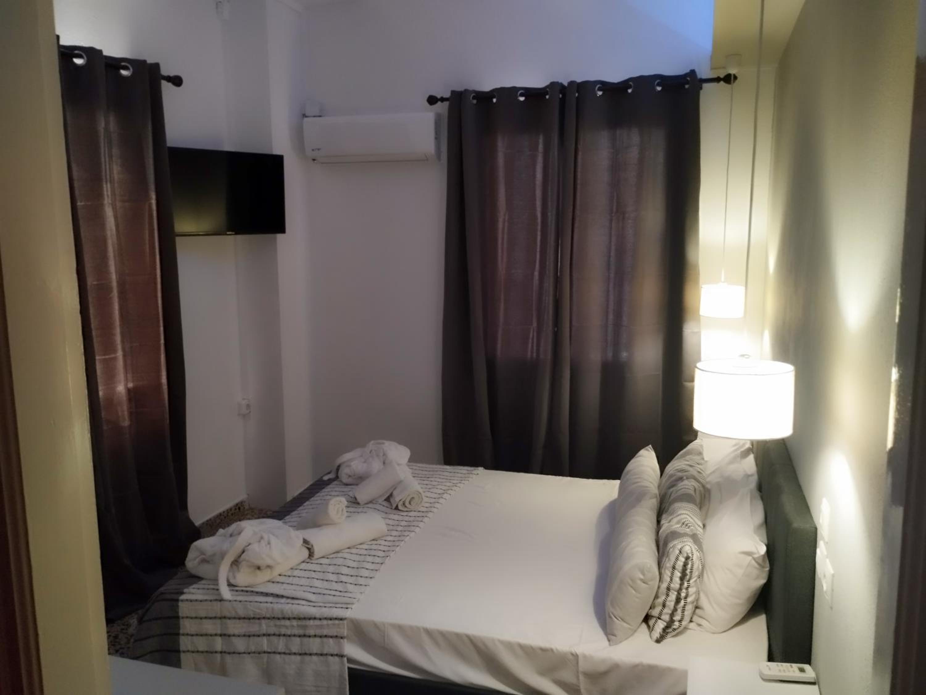 Budget Double Room photo 2