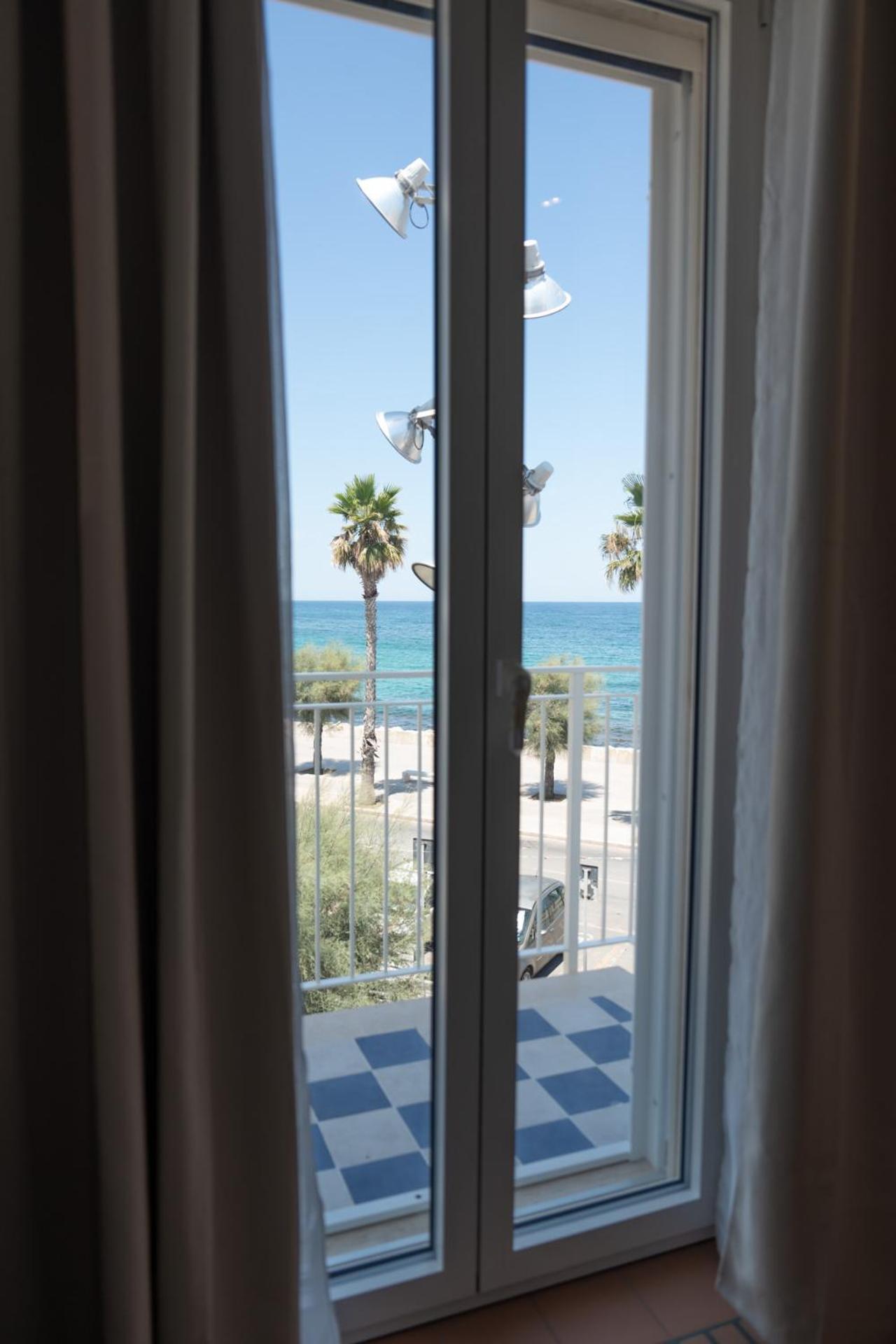 Double Room with Balcony and Sea View photo 2