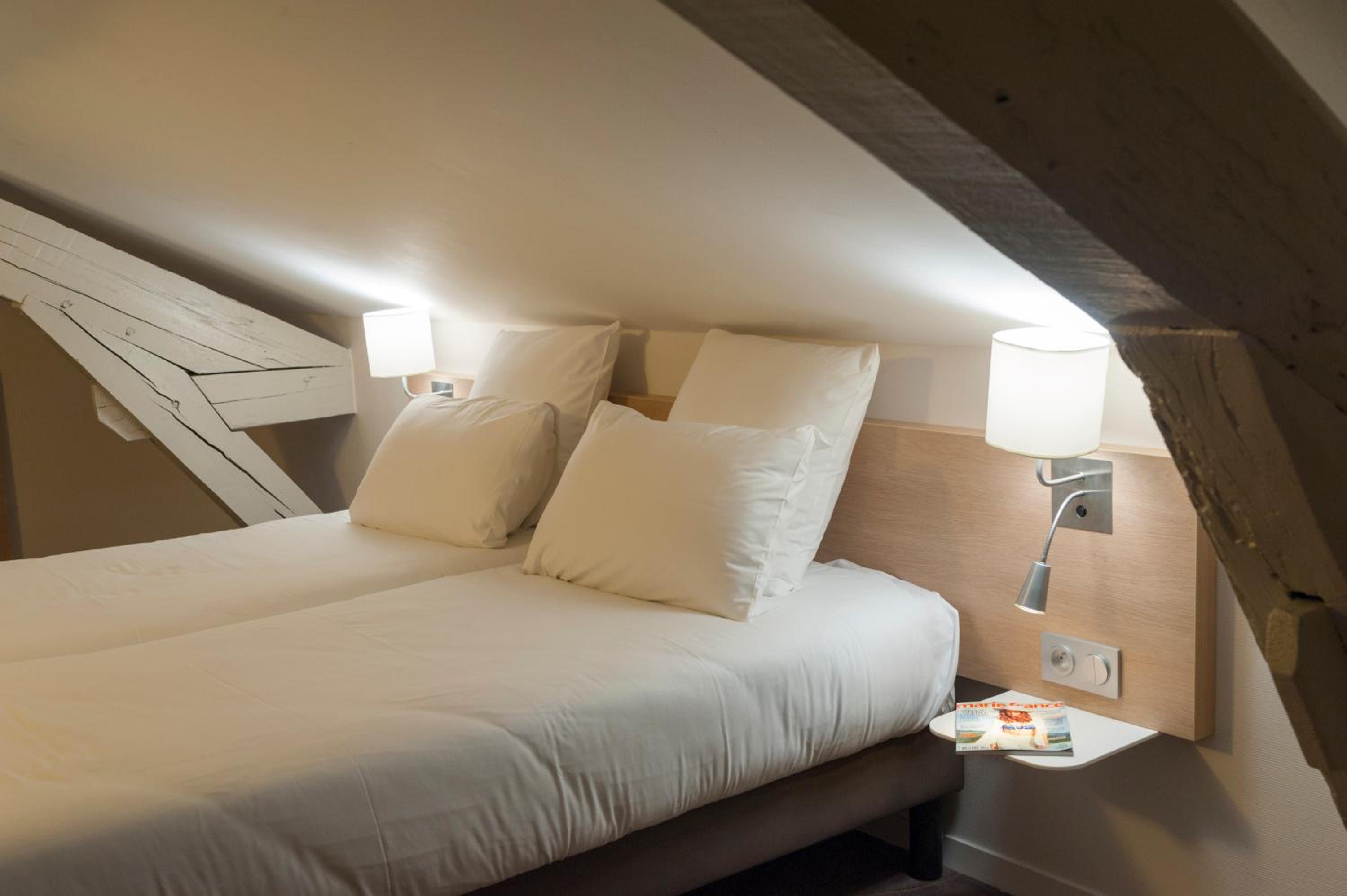  Single Room with Double Bed photo 2