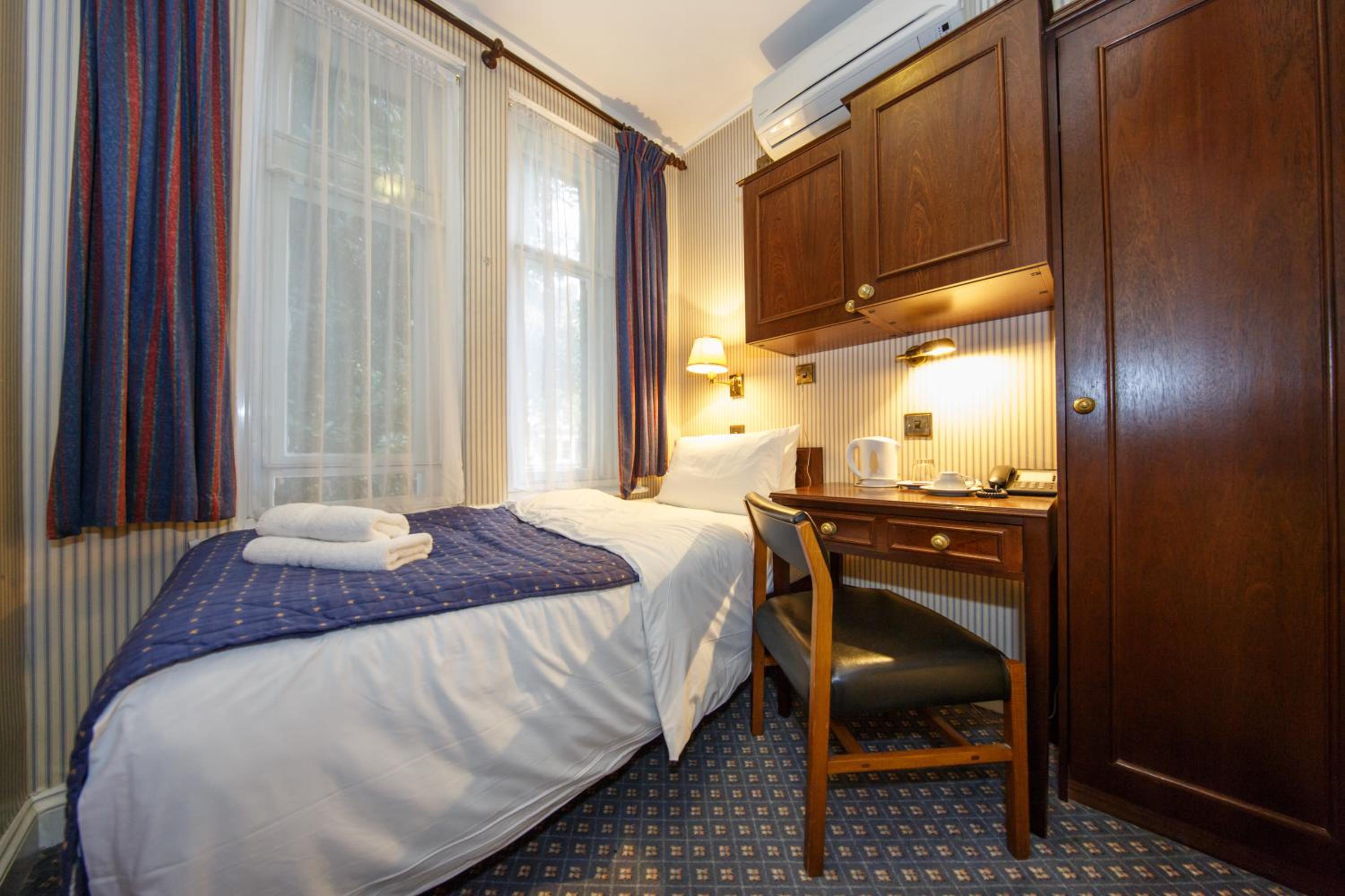 Single Room photo 2