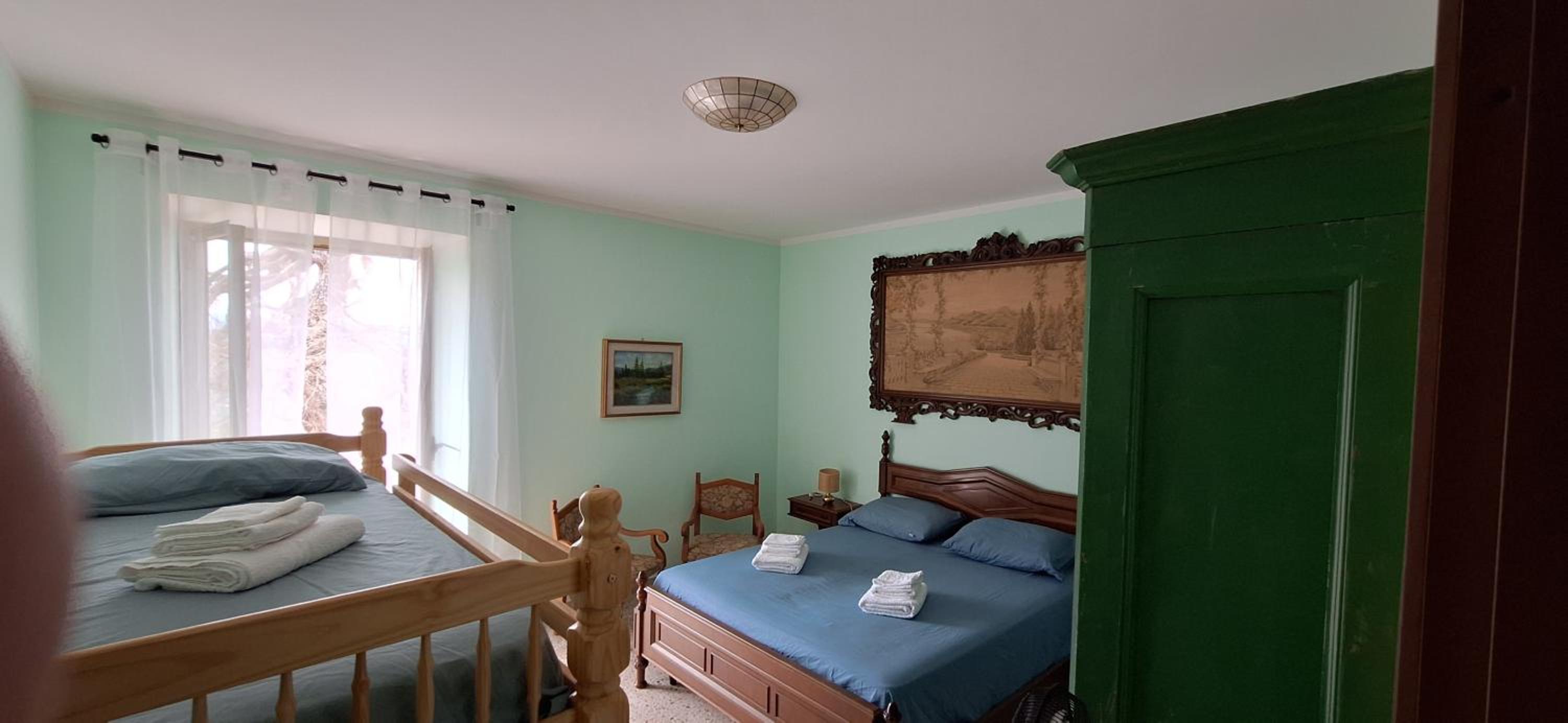 Three-Bedroom Apartment with View photo 2