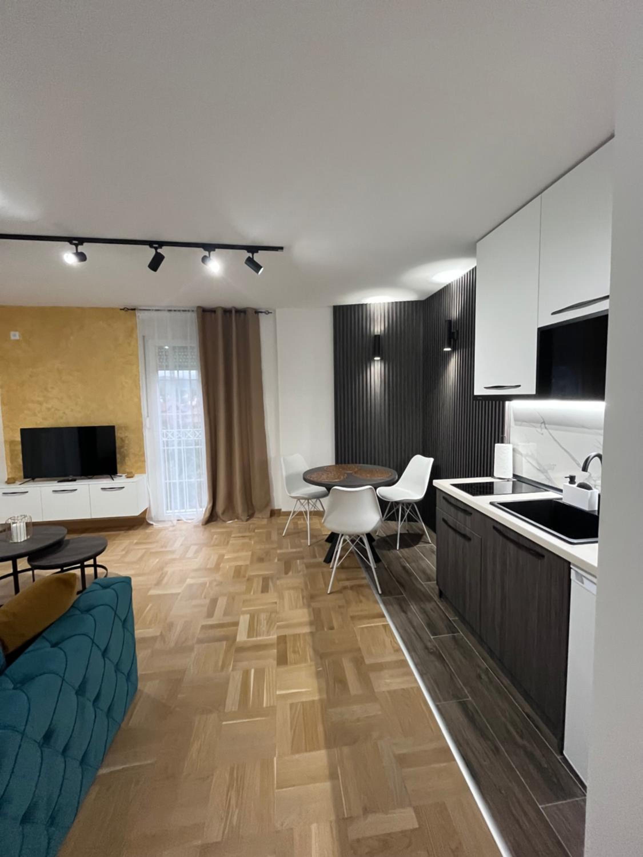 One-Bedroom Apartment photo 1