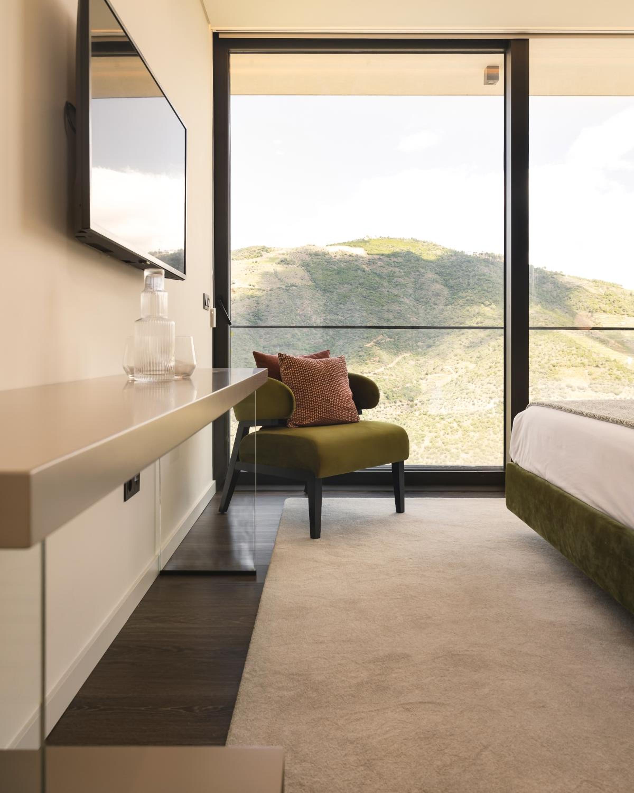 Deluxe Double Room with Balcony photo 3