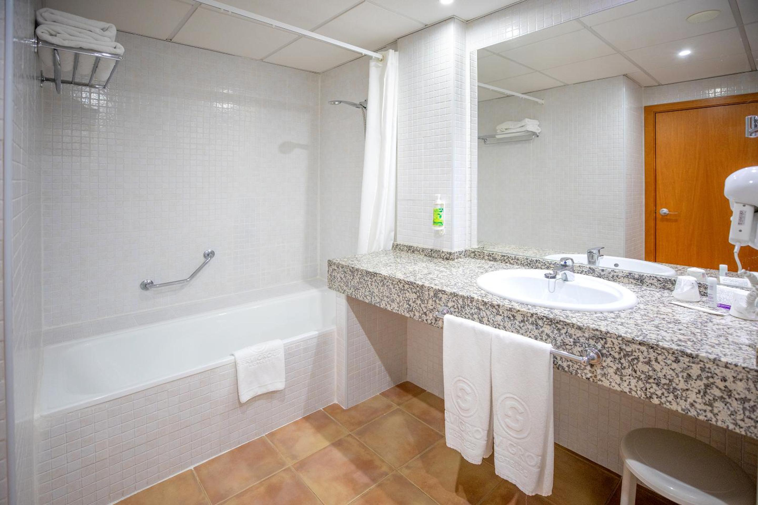 Habitación Doble con Vista al Mar (2 Adultos + 2 Niños) Habitación Doble con Vista al Mar (2 Adultos + 2 Niños)