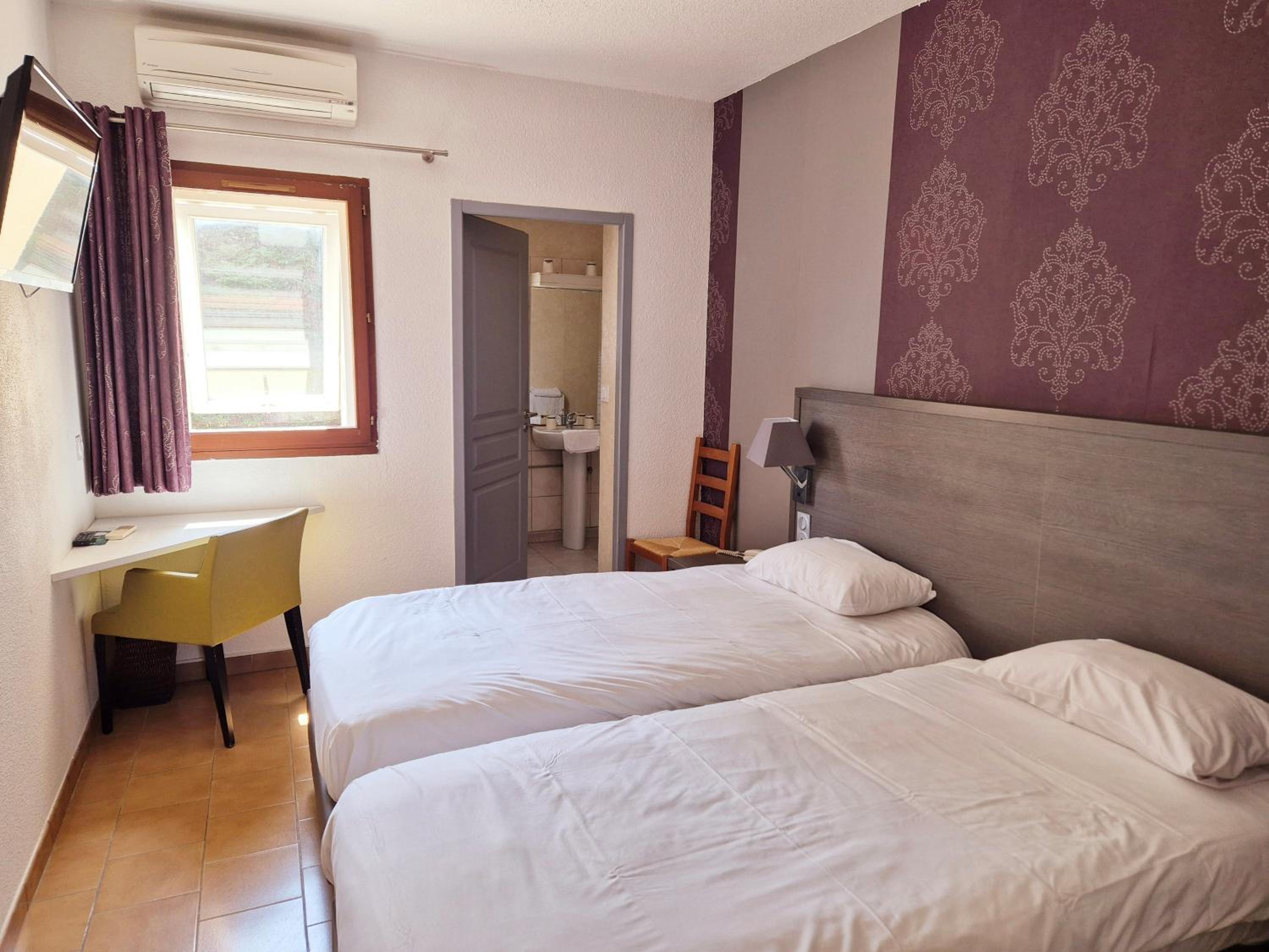 Comfort Double Room with Garden View - Photo 3