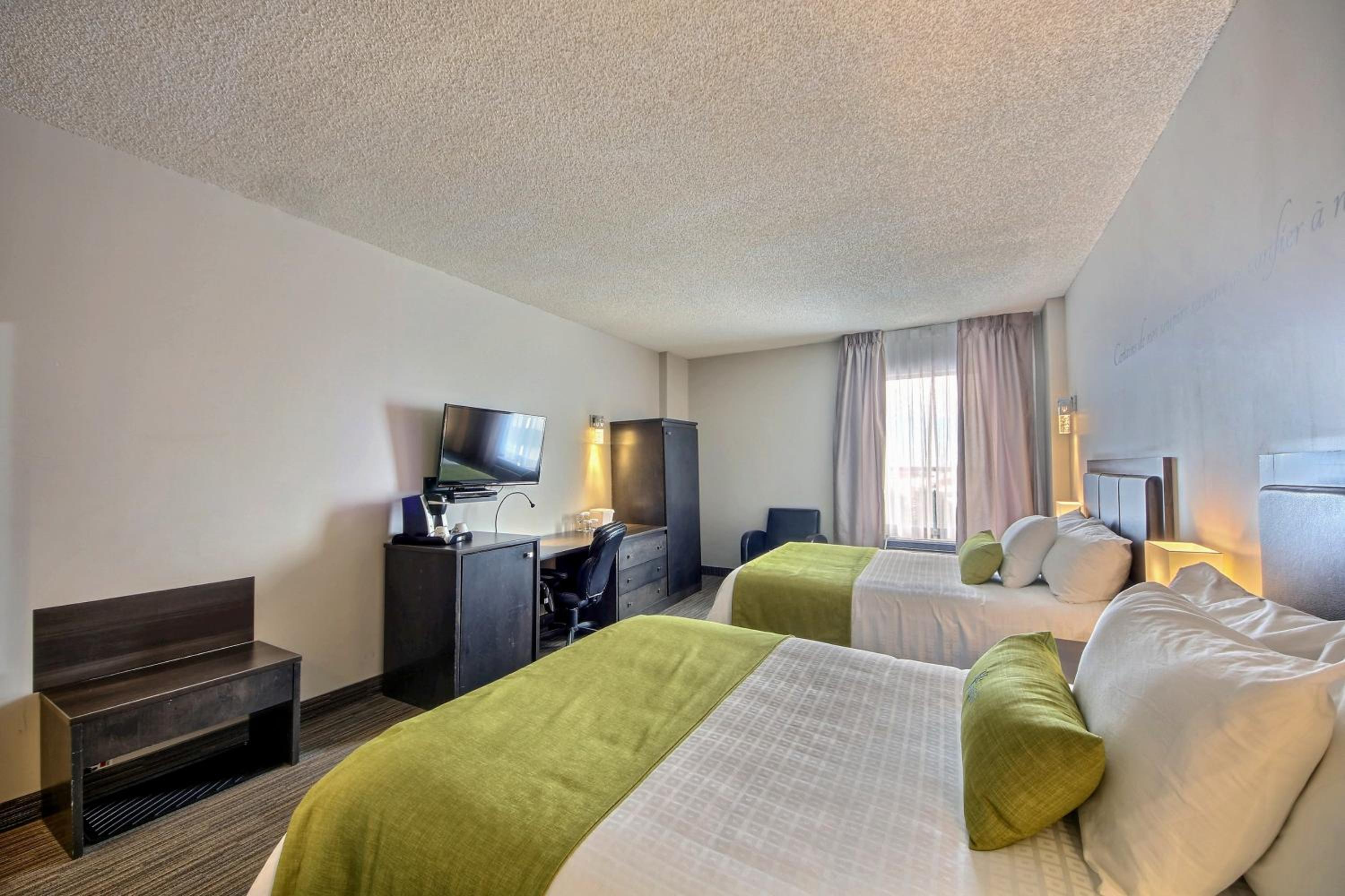 Double Room with Two Double Beds photo 2