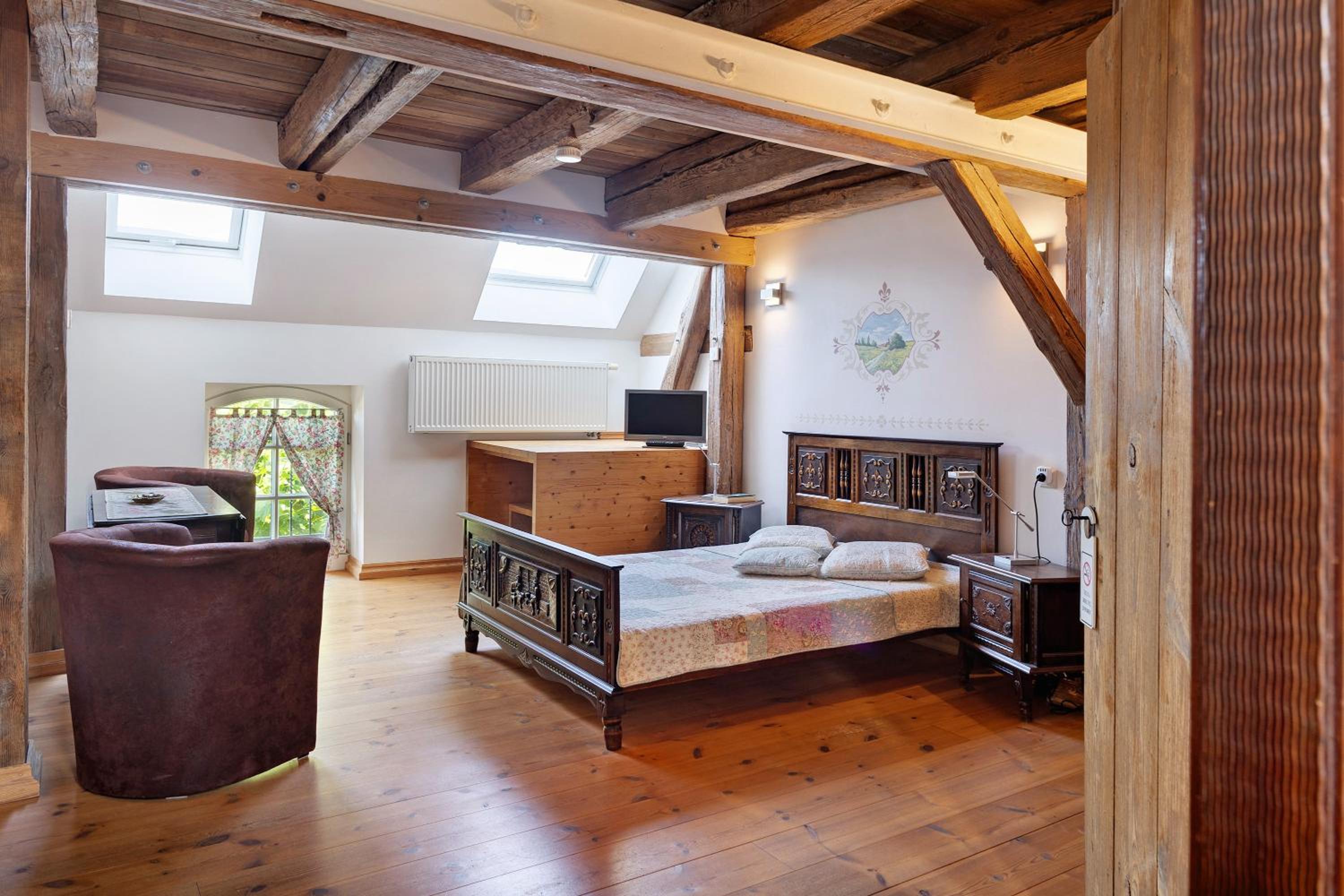 Two-Bedroom Deluxe Apartment with Garden View