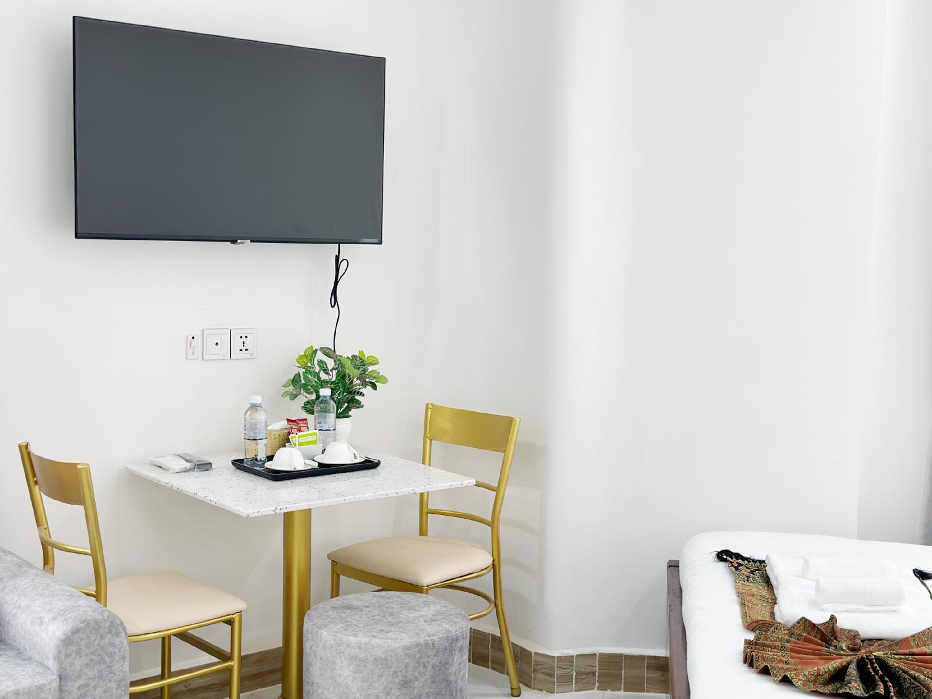 Executive Suite - Photo 9