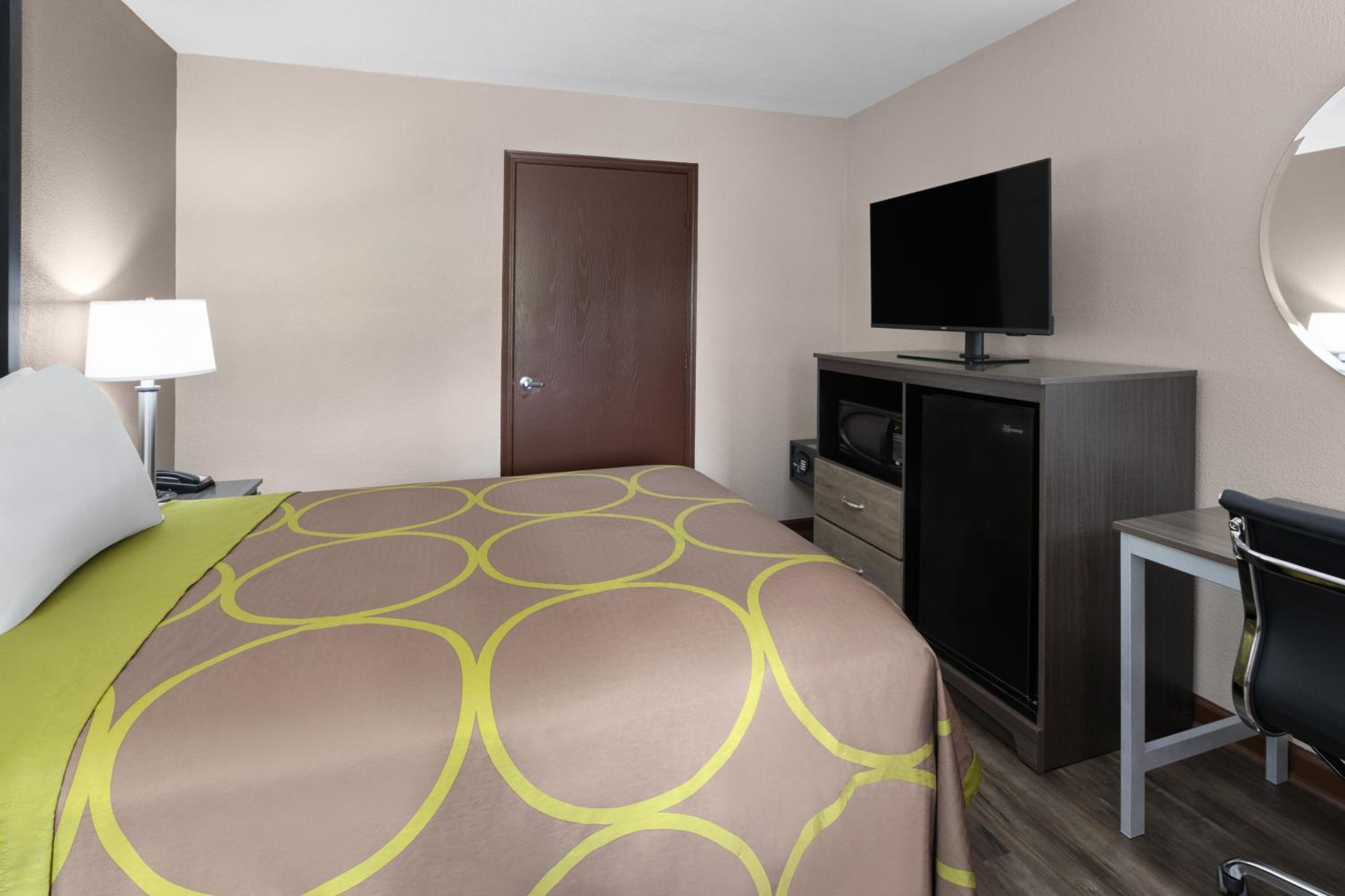 Double Room with Bathtub with Grab Bars - Mobility Accessible/Non-Smoking - Photo 3