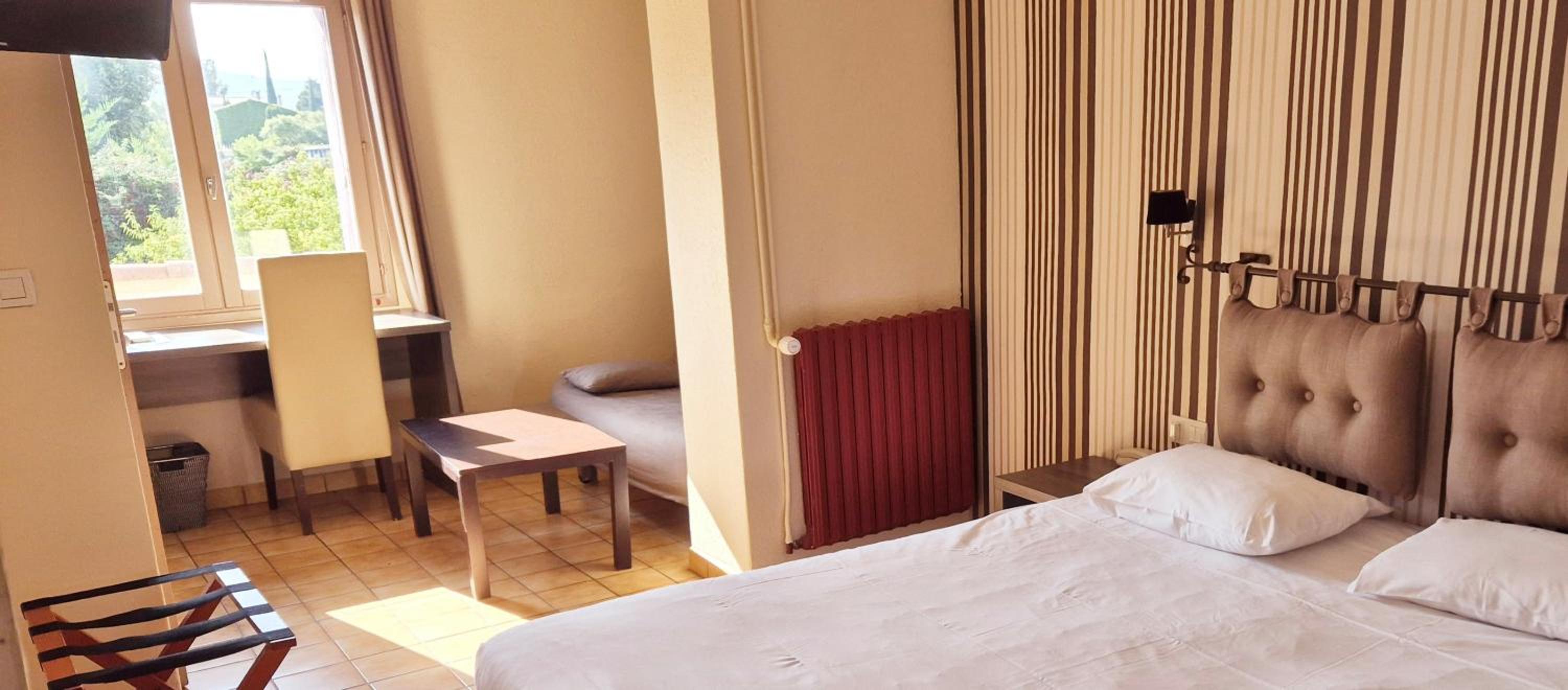 Standard Double Room - Photo 3