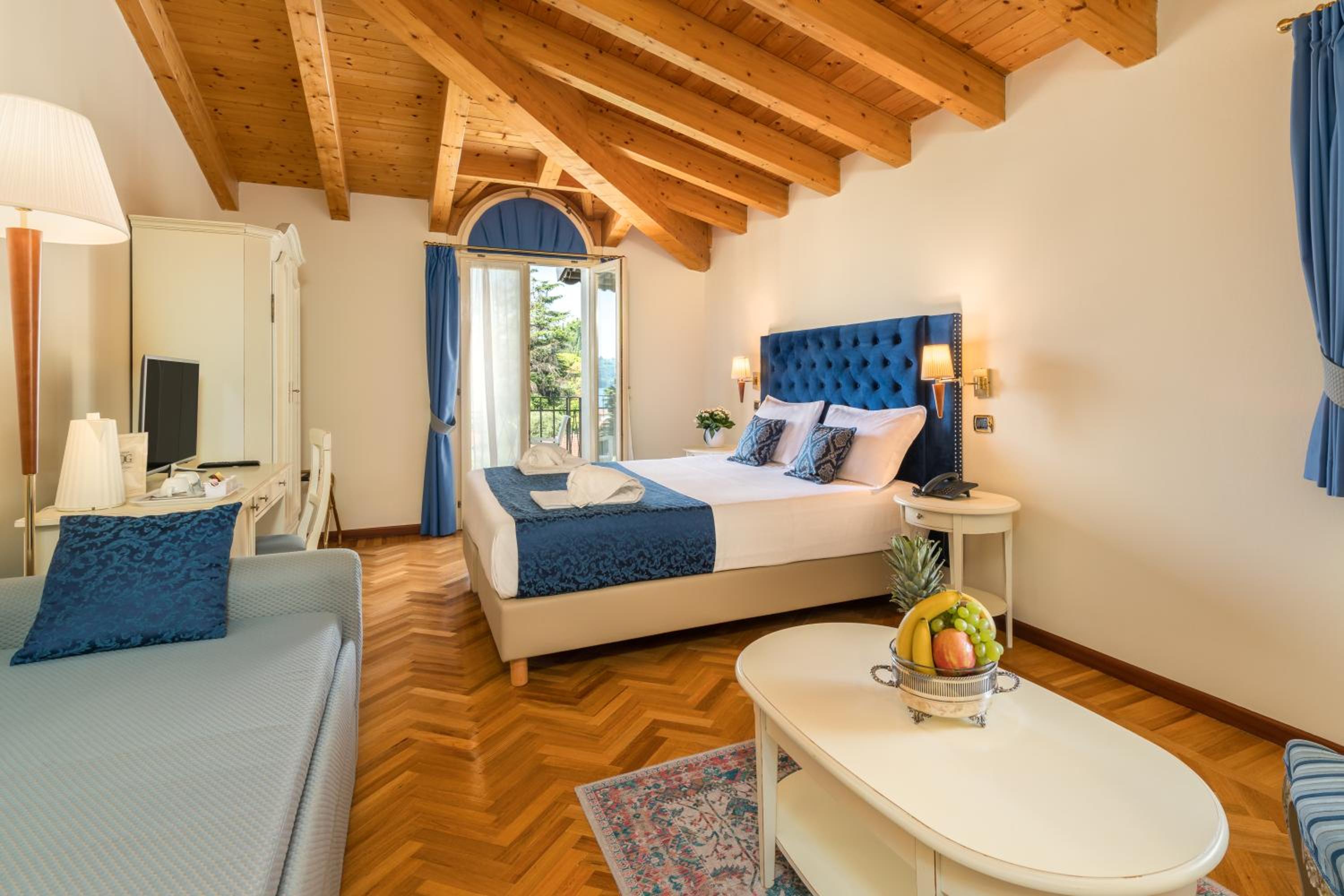 Triple Room with Lake View