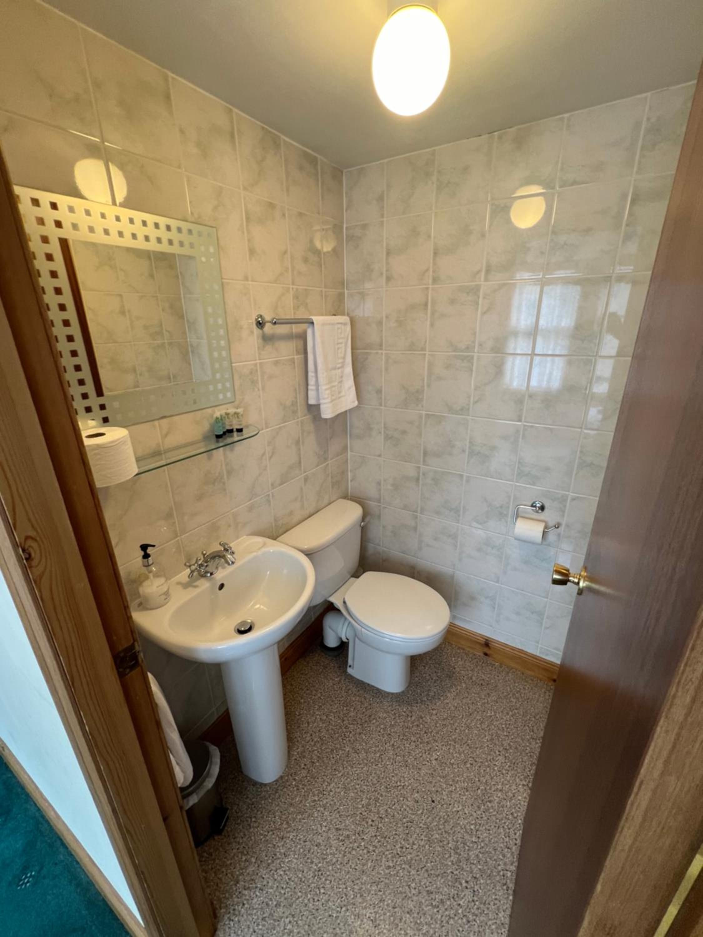 Double Room with Private Bathroom photo 2