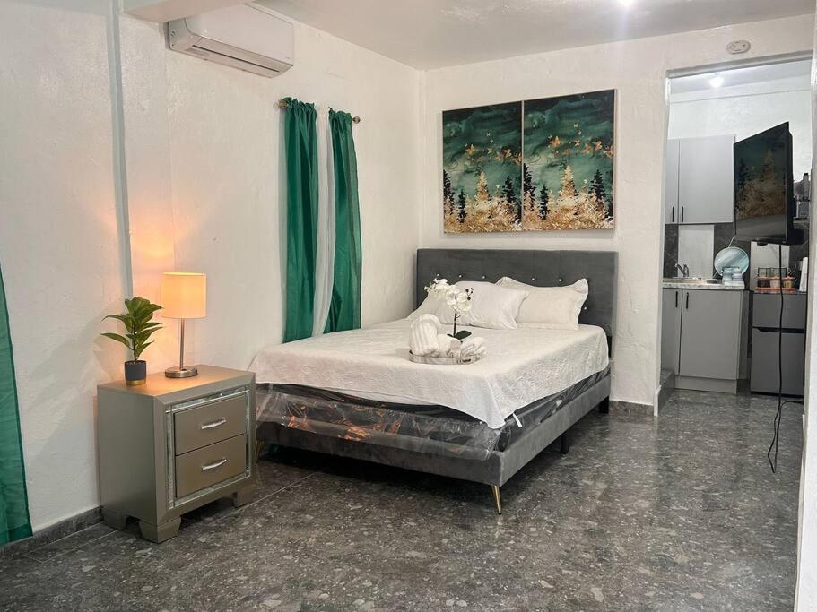 One-Bedroom Apartment photo 1
