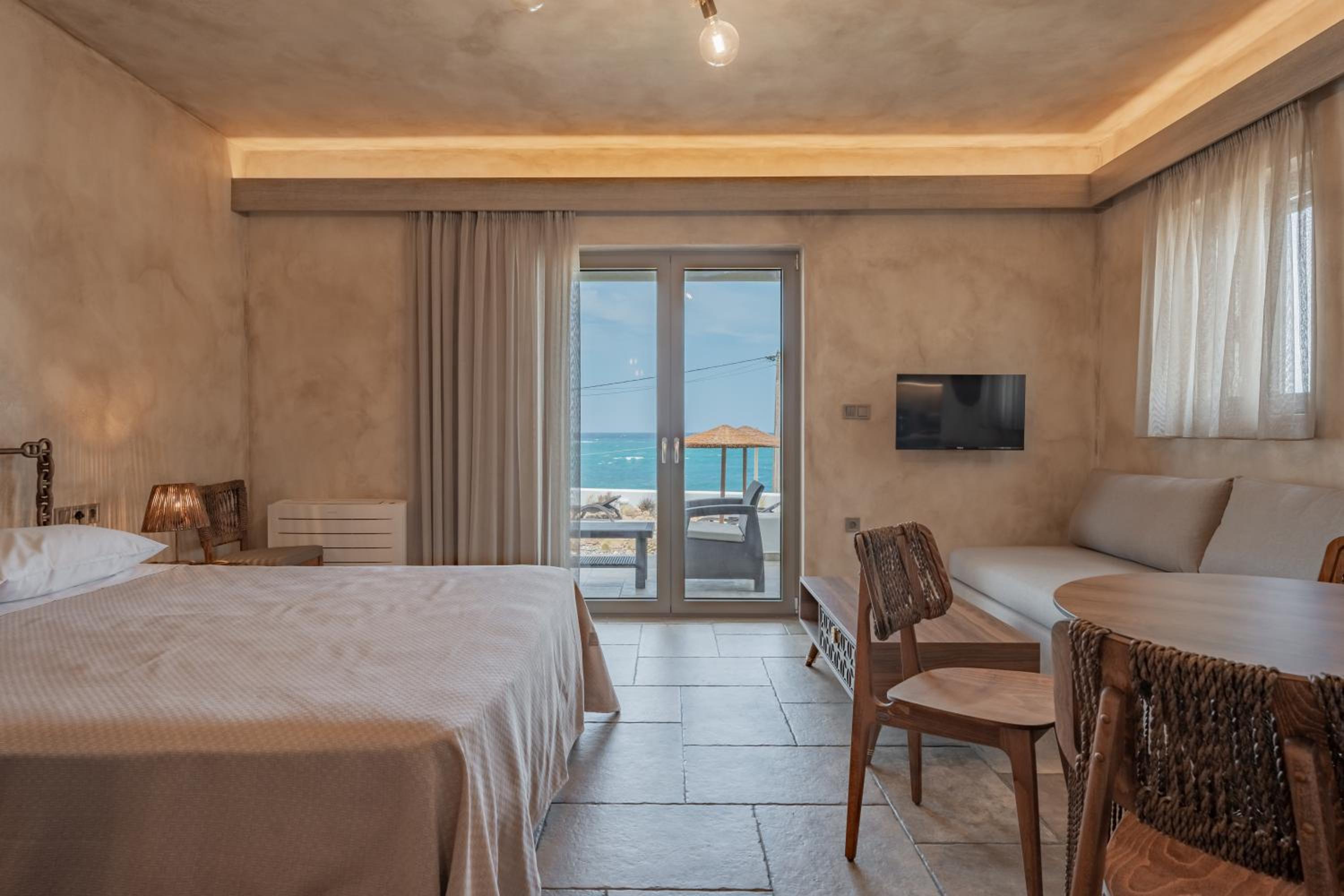 Skyros Trias, Fotografia 16