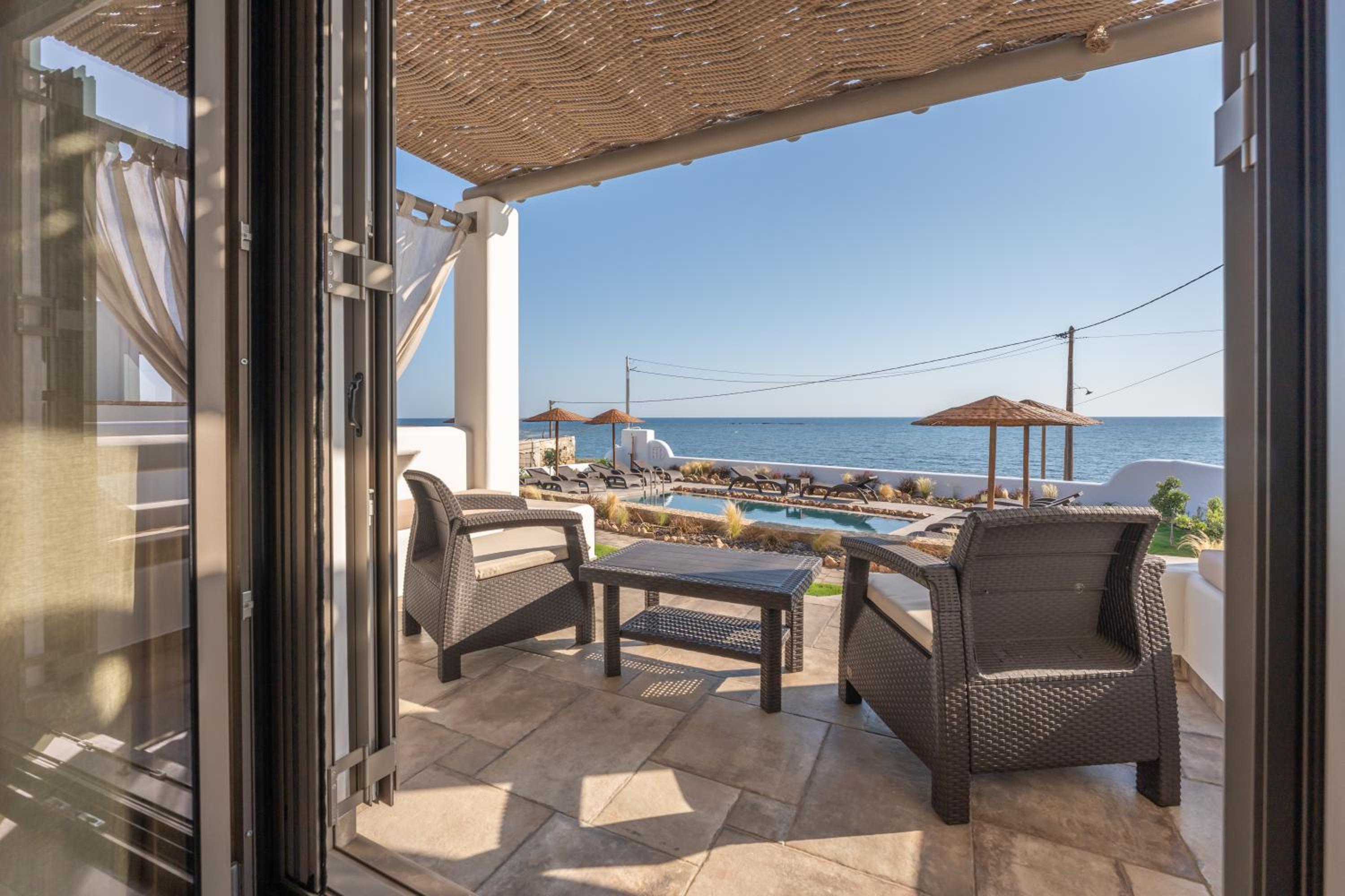 Skyros Trias, Fotografia 17