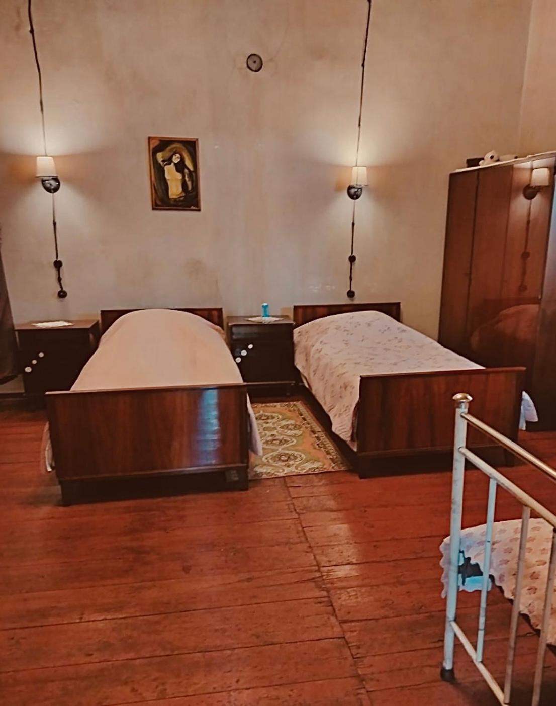 Basic Triple Room With Shared Bathroom photo 1