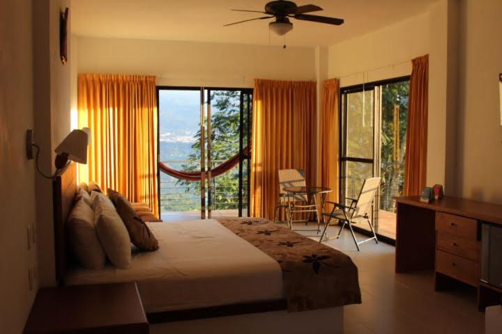 Standard Twin Room with Mountain View