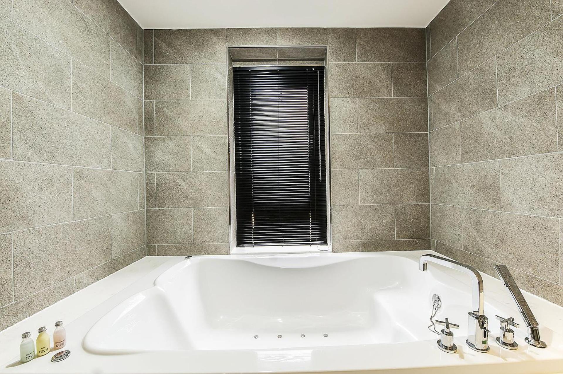 Suite - Photo 4