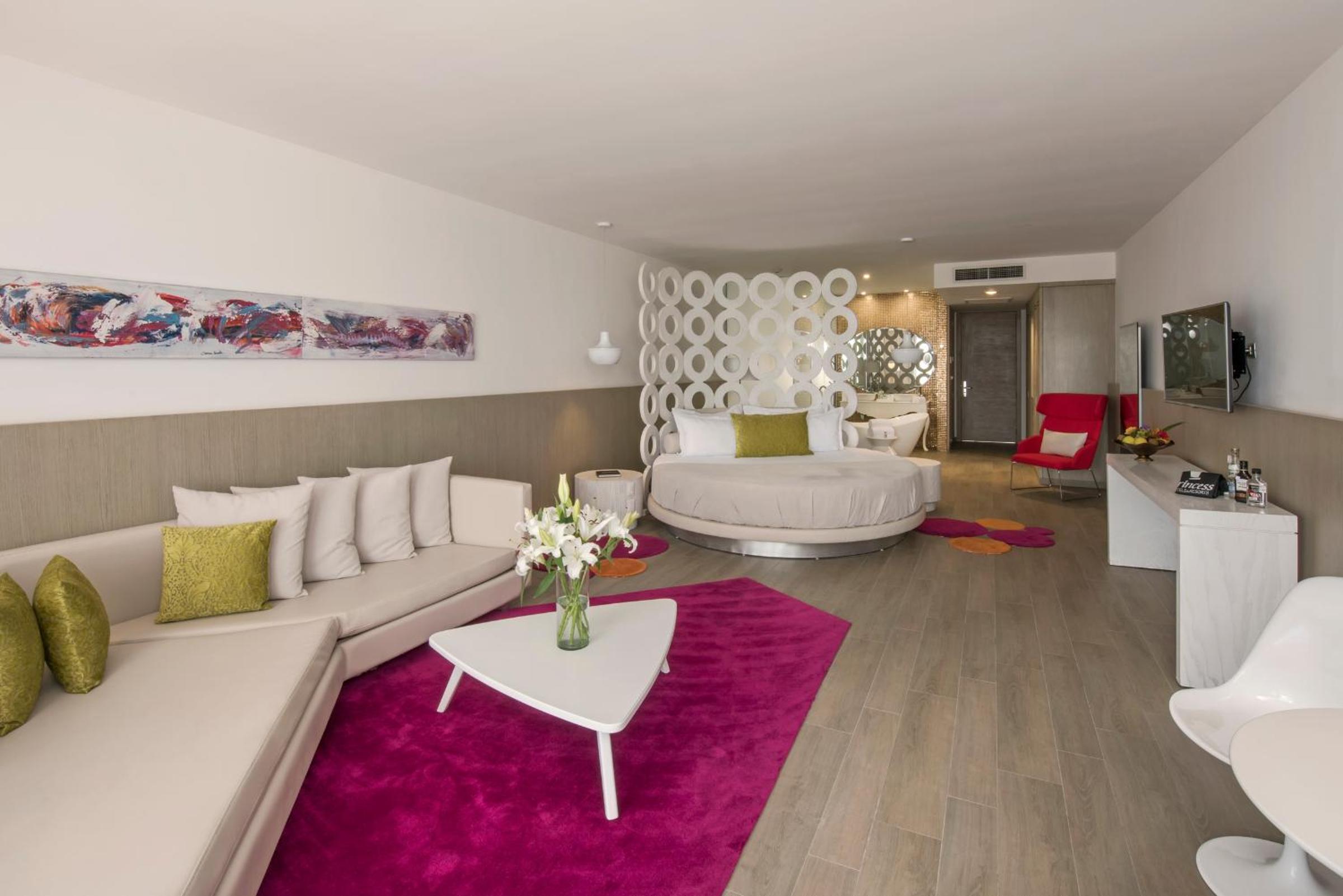 Honeymoon Suite Swimout (Adults over 18 years old only)
