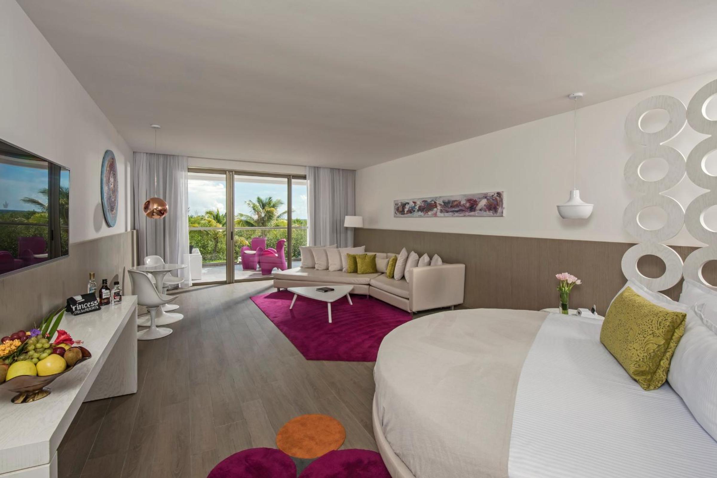 Honeymoon Suite Swimout (Adults over 18 years old only)